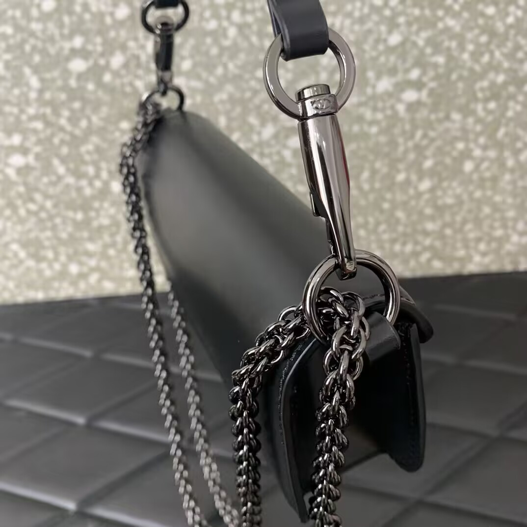 Va1e*ntin0 garavani locò small shoulder bag 20x11x5cm