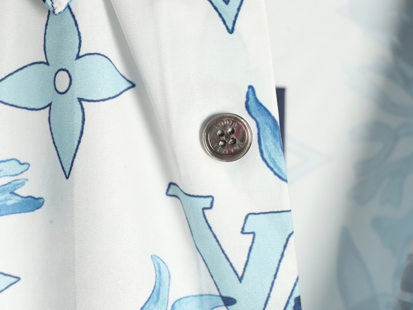 l0*is V*t0n lv short-sleeved shirts