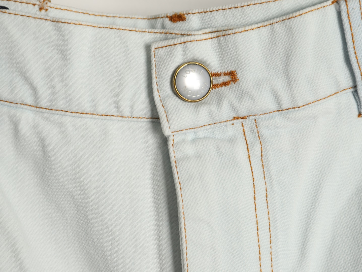 l0*is V*t0n 26ss blooming shorts