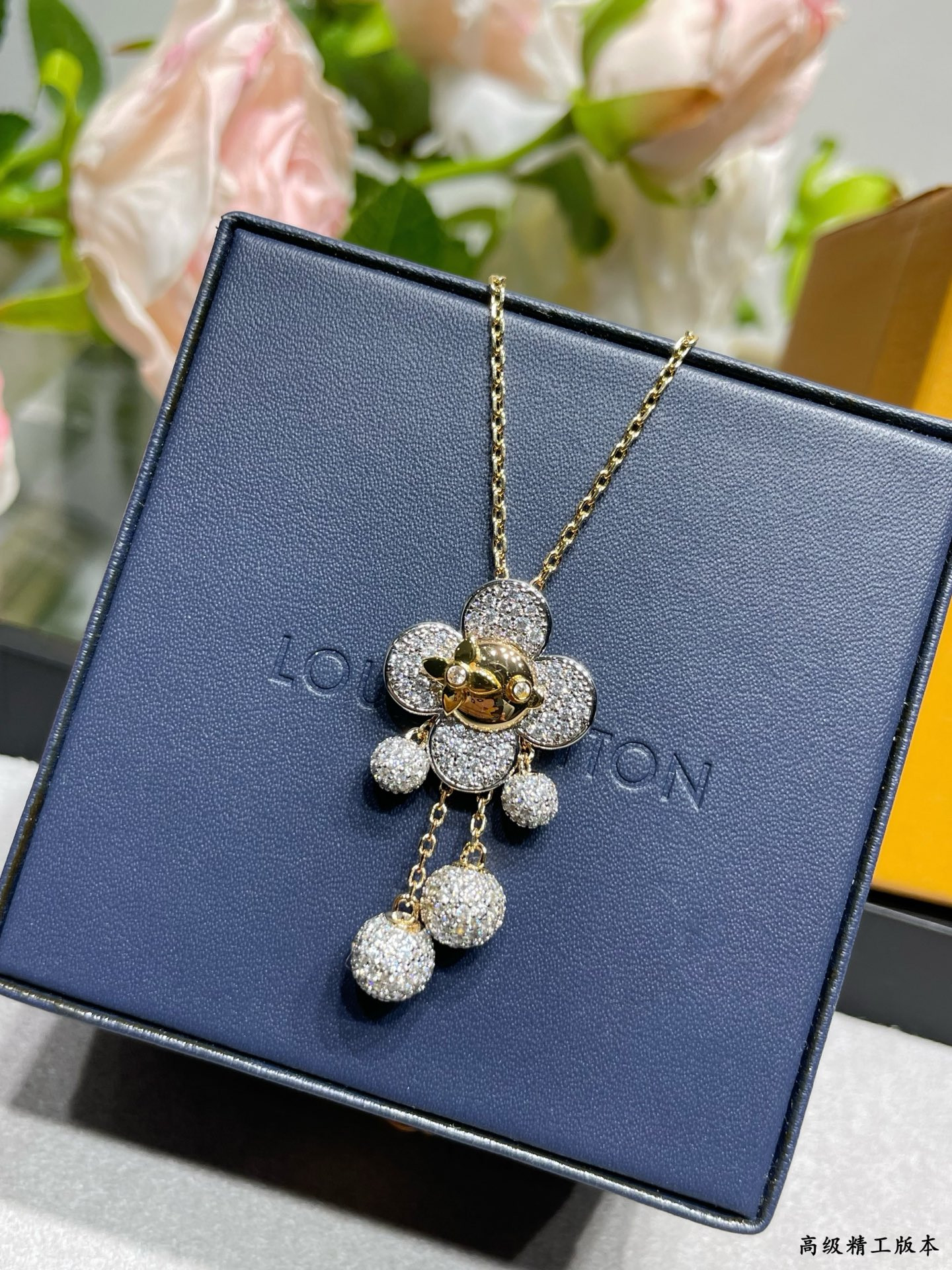 l0*is V*t0n necklace