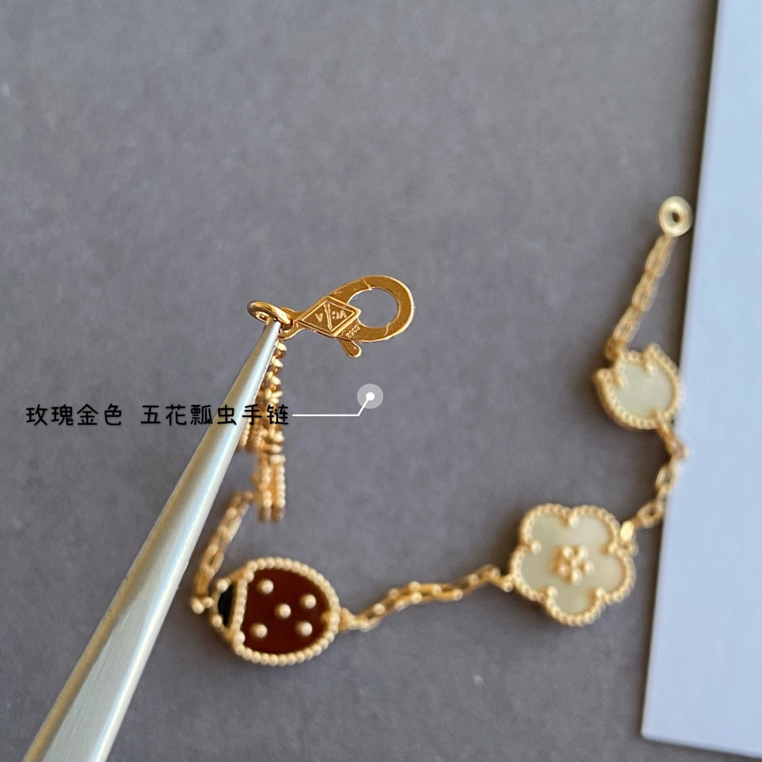 V*N CL*F & arpels ladybug bracelet