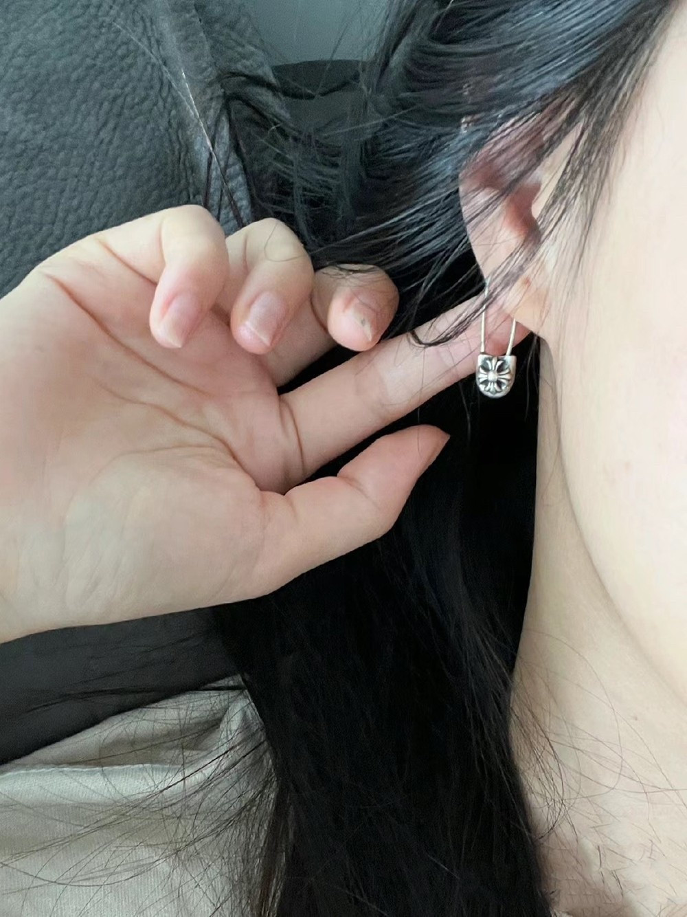 Ch**me He**ts earrings