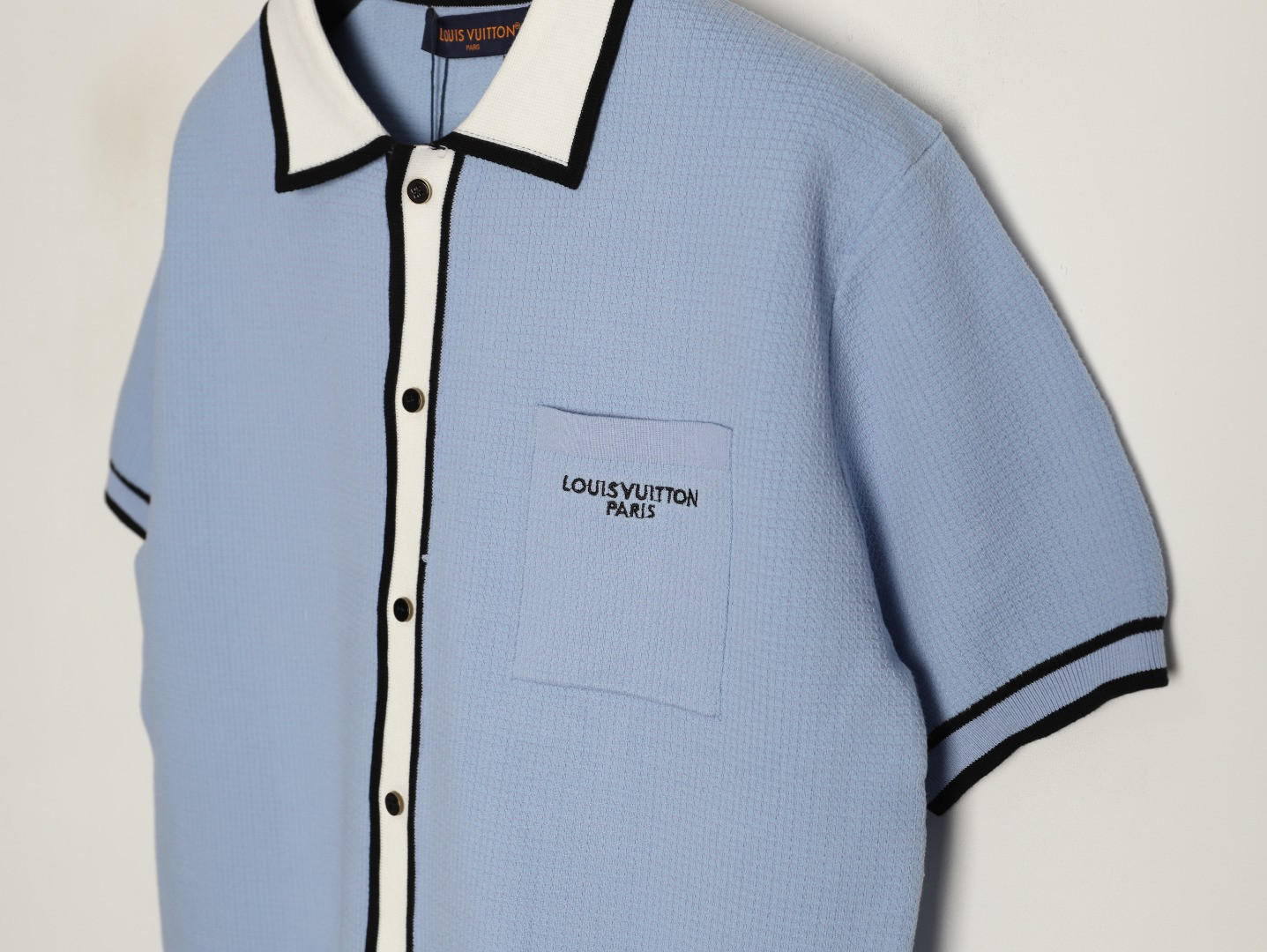 l0*is V*t0n short-sleeved shirts