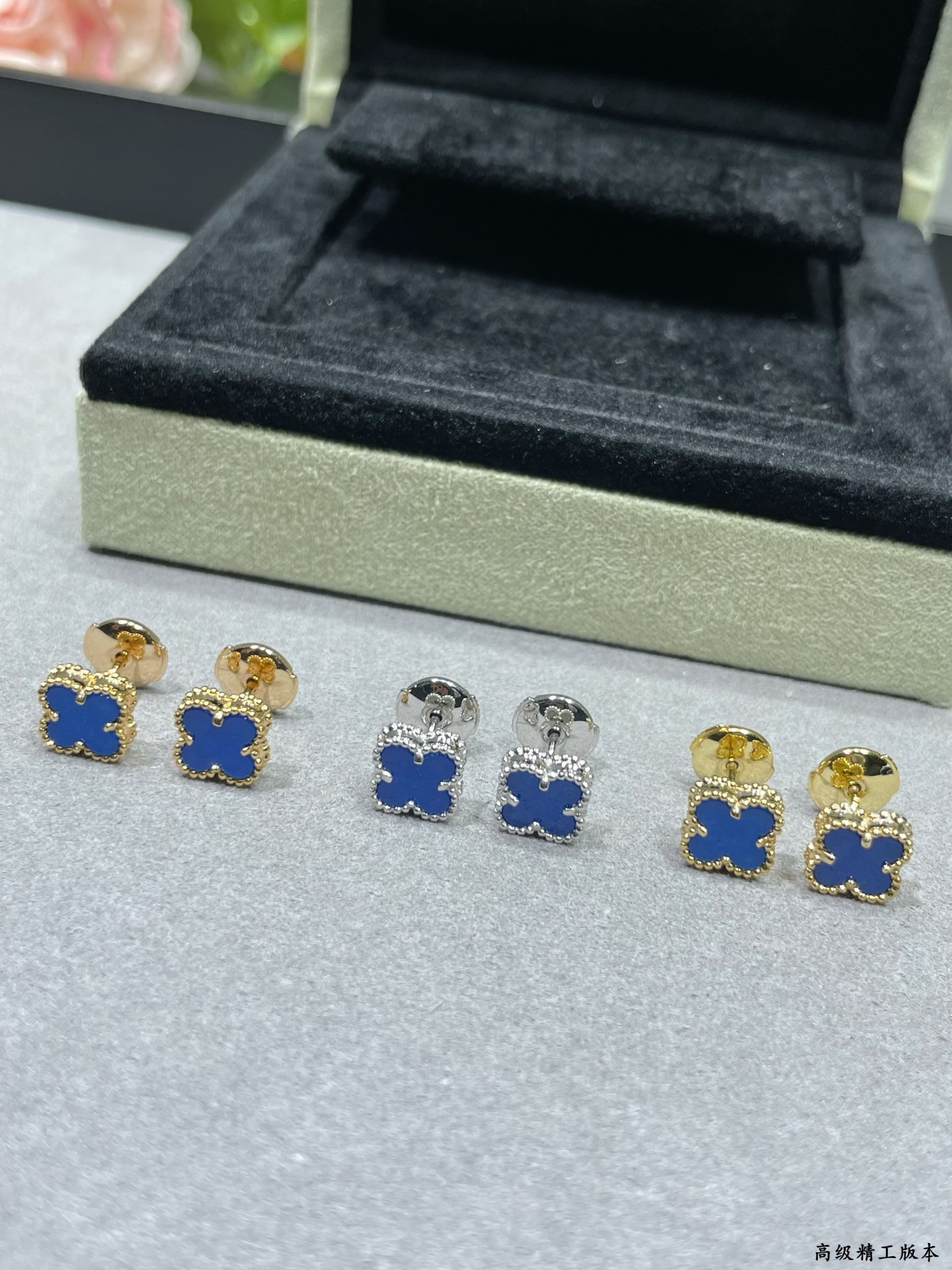 V*N CL*F & arpels four-leaf clover earrings