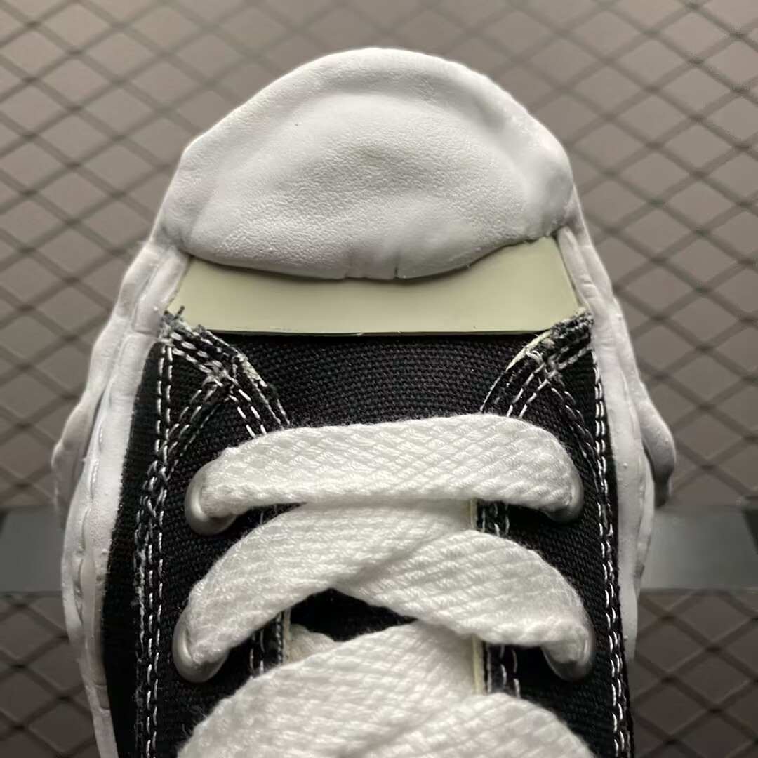 ua Ma*s*n mihara yasuhiro canvas low-top sneaker