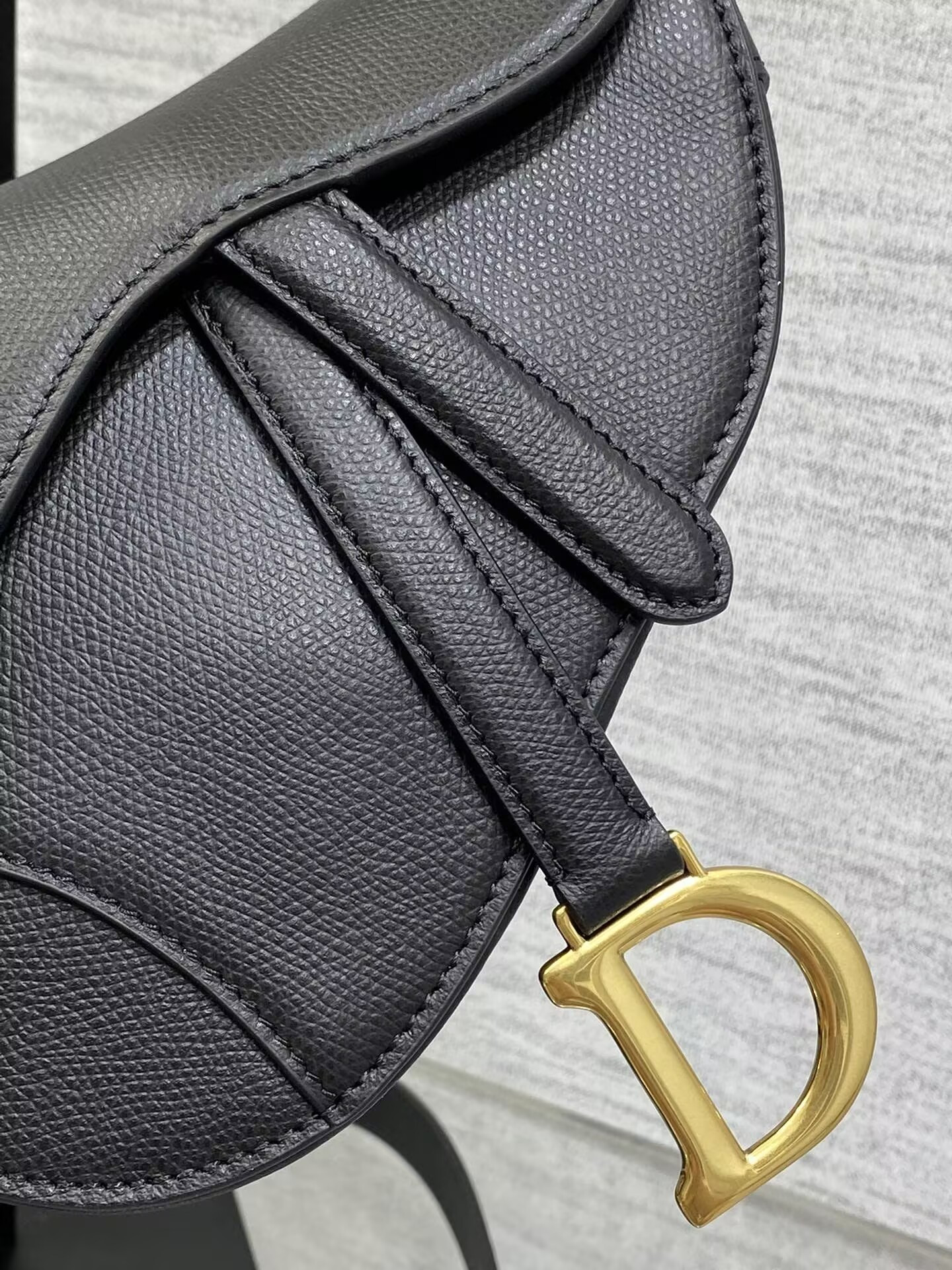 D*0r MINI SADDLE BAG WITH STRAP Black Grained Calfskin 19 x 16 x 5 cm