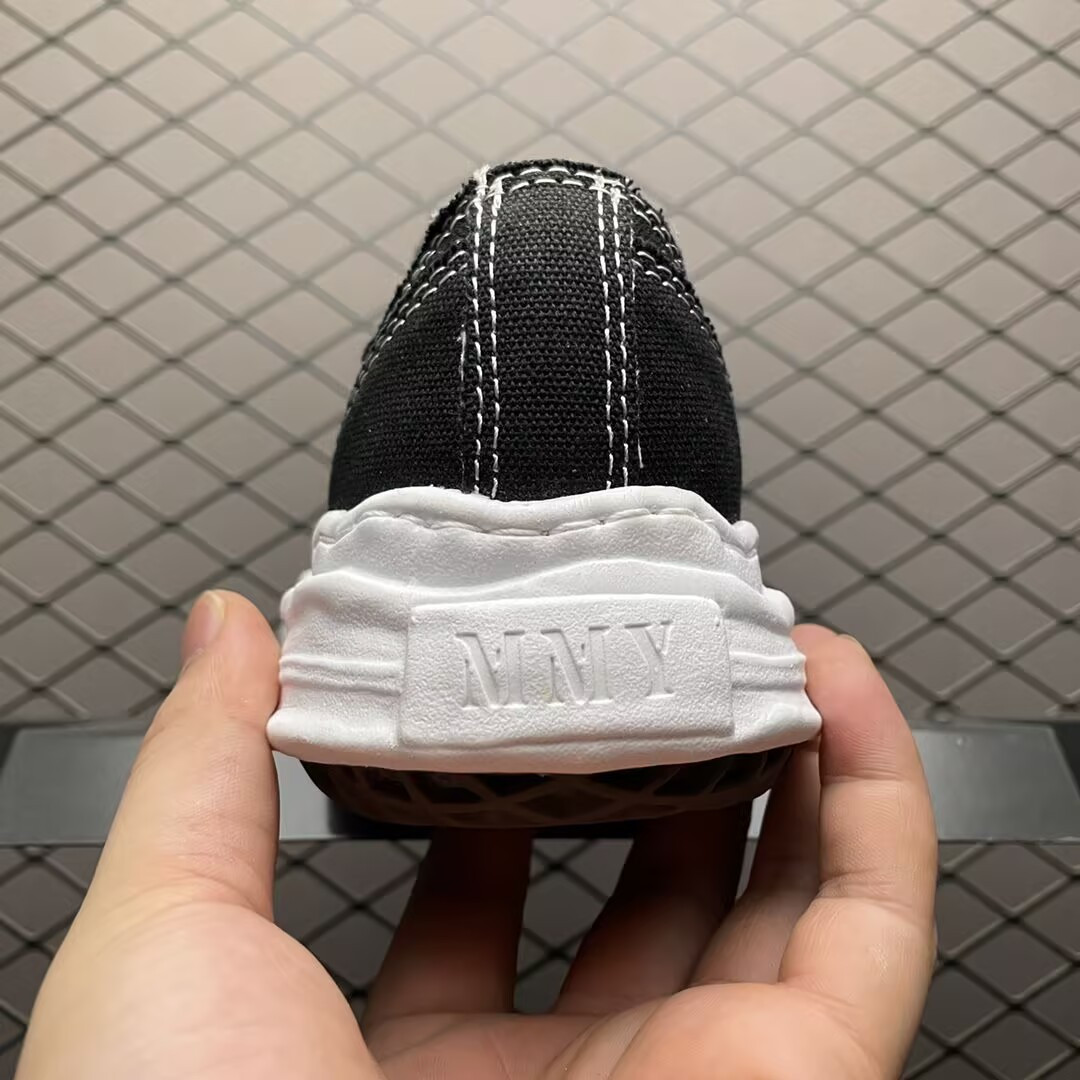 ua Ma*s*n mihara yasuhiro canvas low-top sneaker