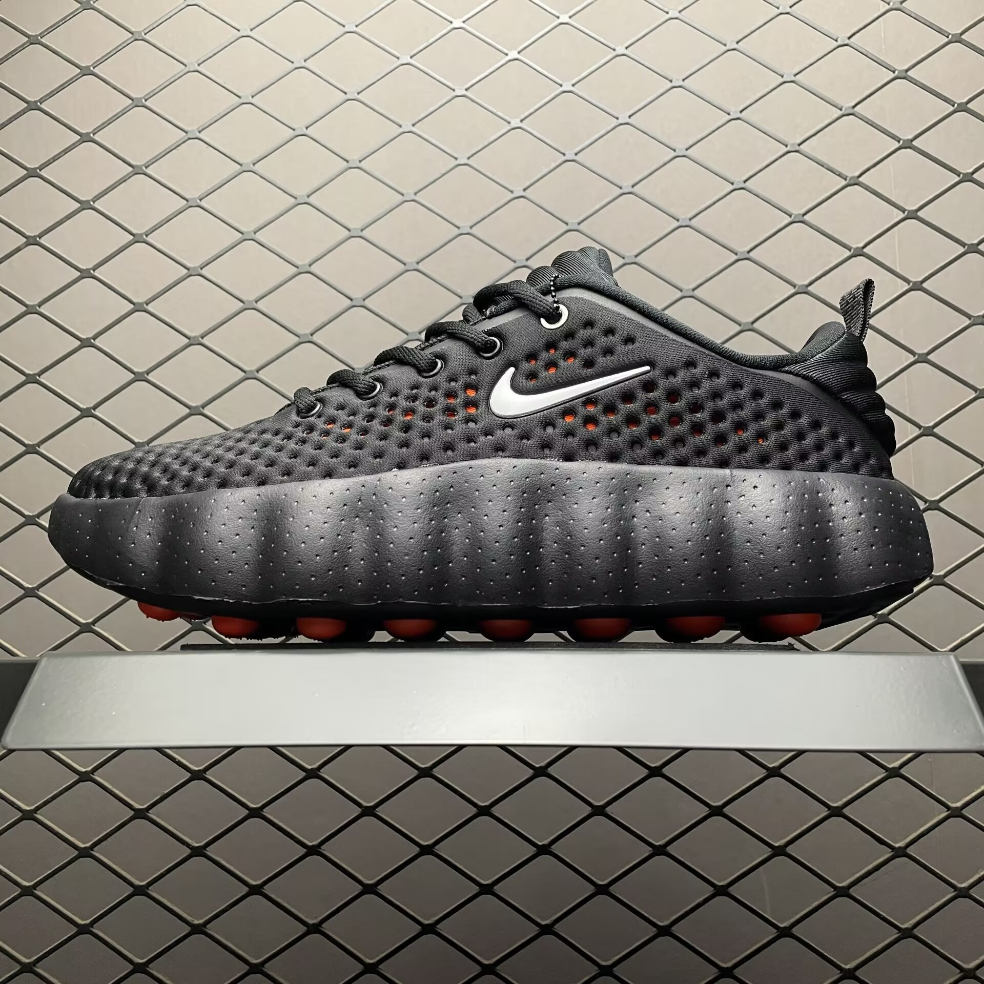 UA Nike Mind 002