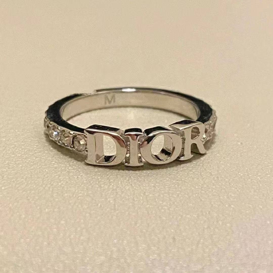 D*or dio(r)evolution ring