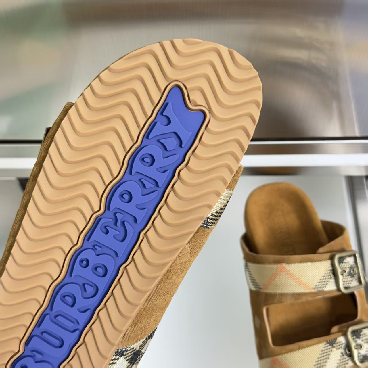ua B**rry urchin sandals