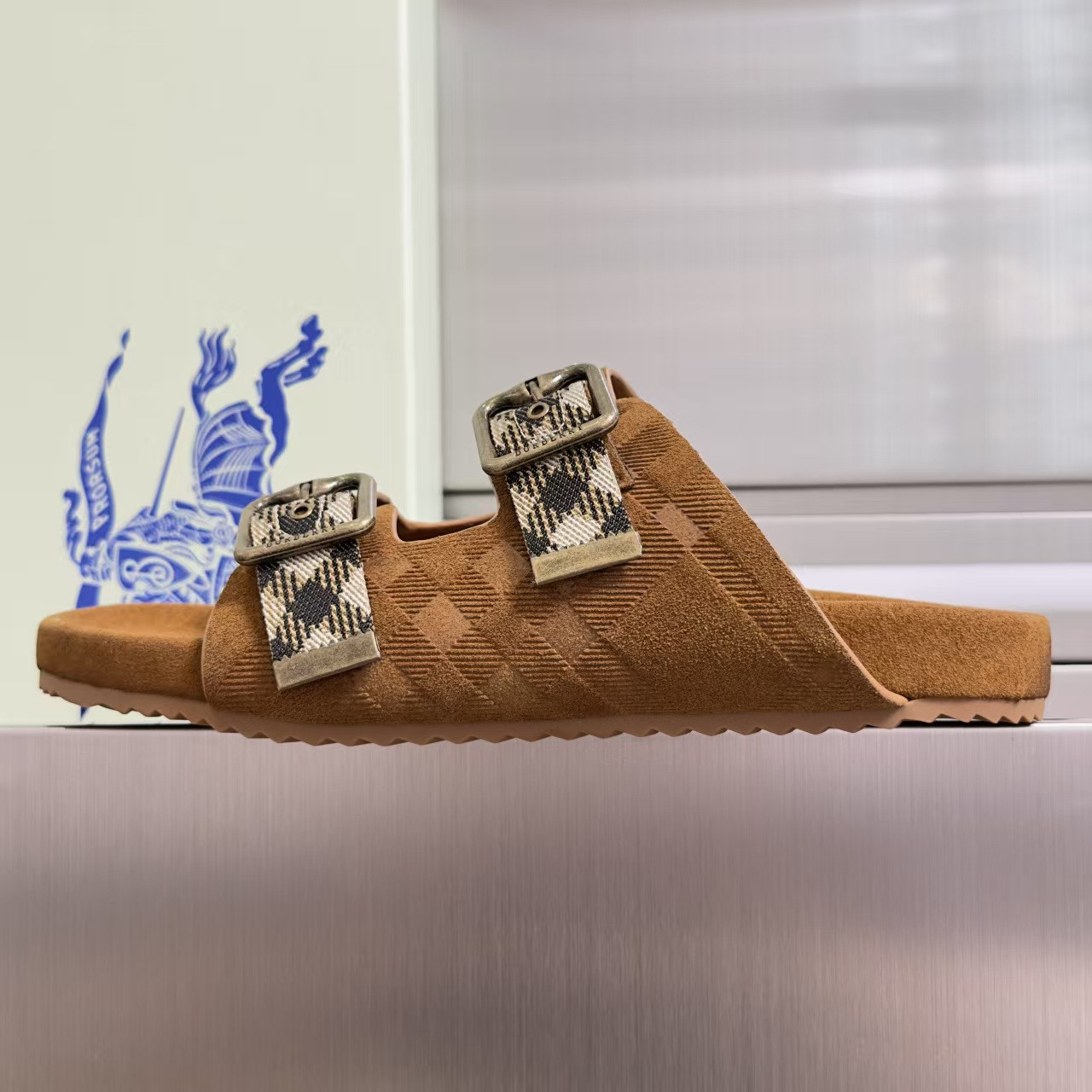 ua B**rry urchin sandals