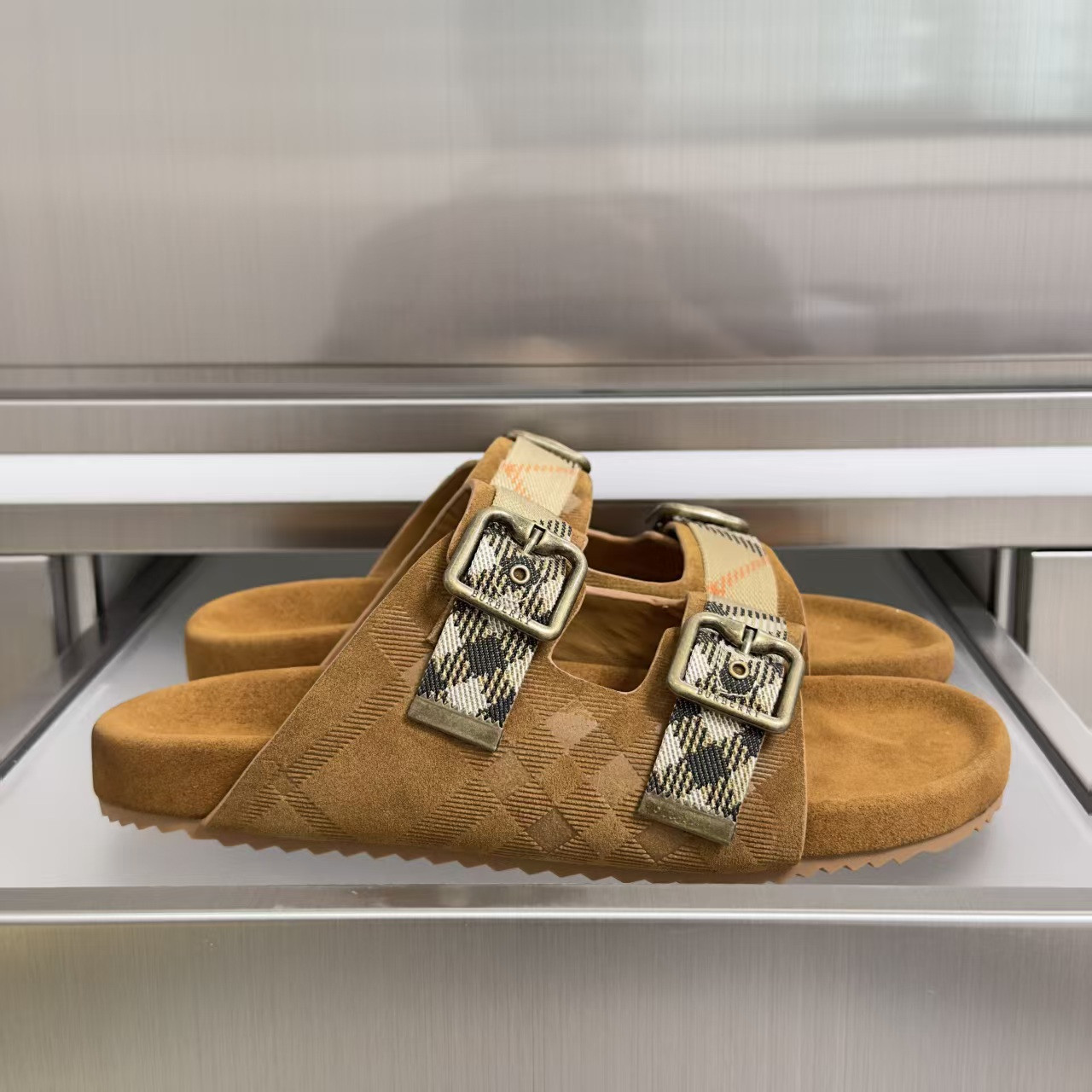 ua B**rry urchin sandals