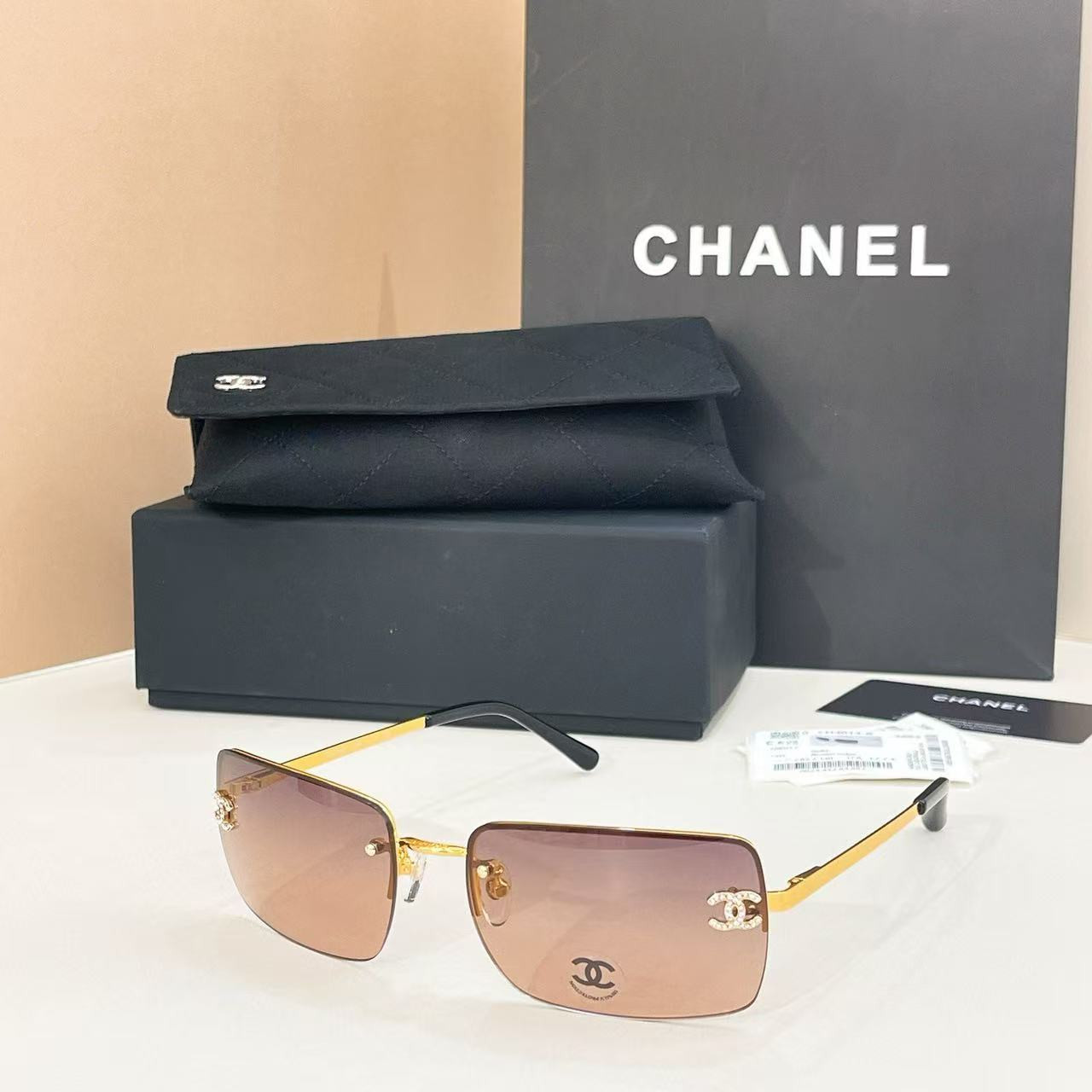 Ch*el crystal logo glasses