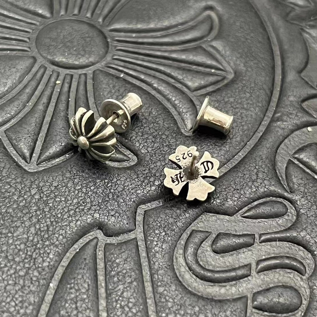 Ch**me He**ts cross stud earrings