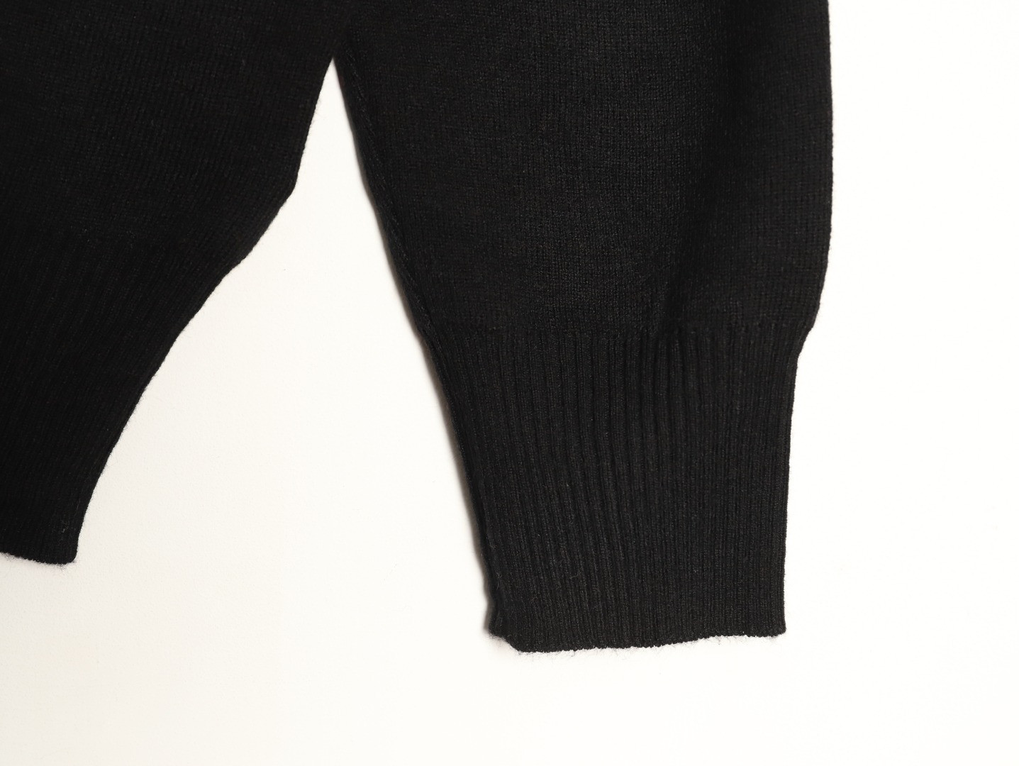B**rry knitting sweaters black