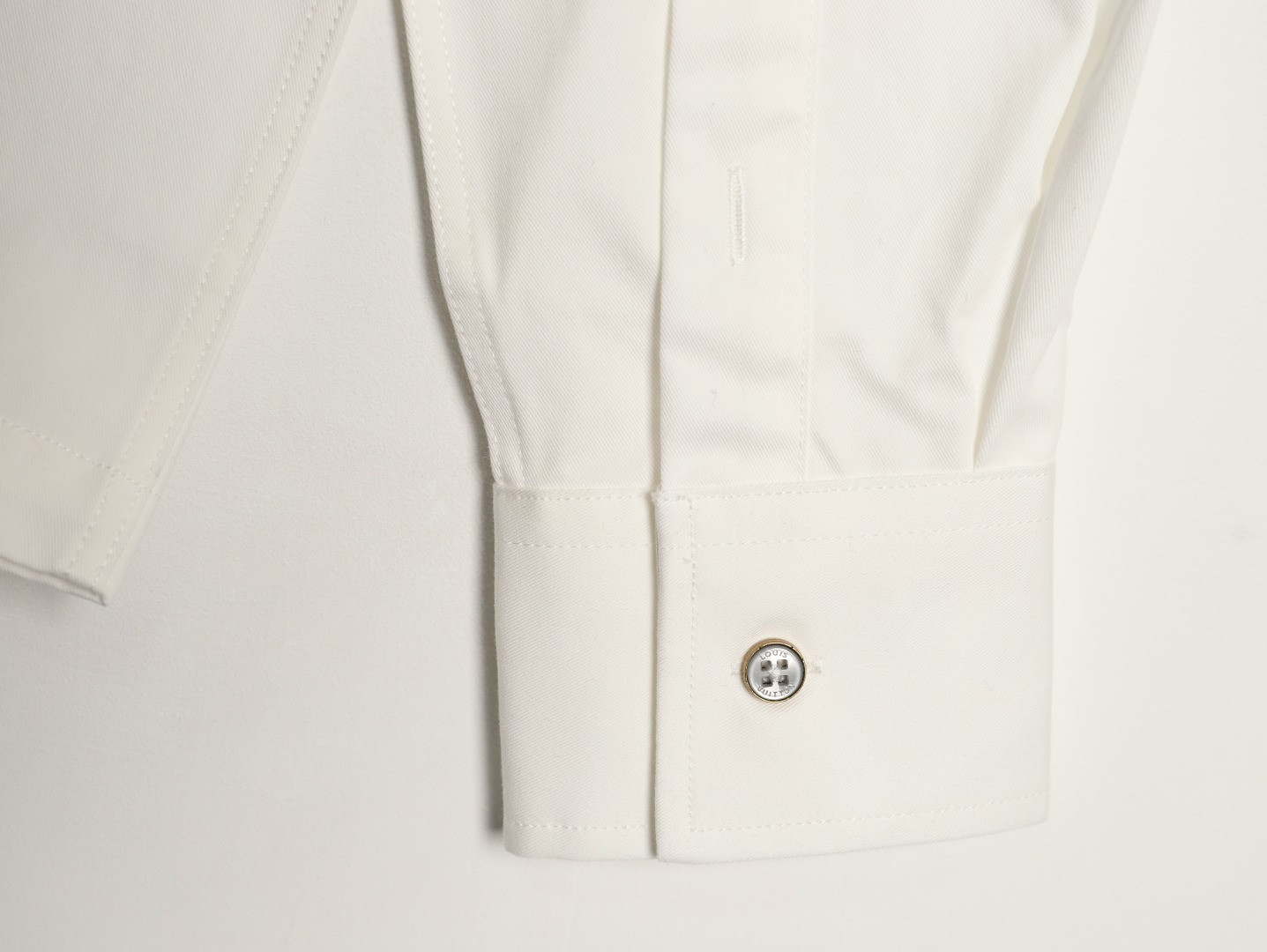 l0*is V*t0n 26ss long-sleeved shirts