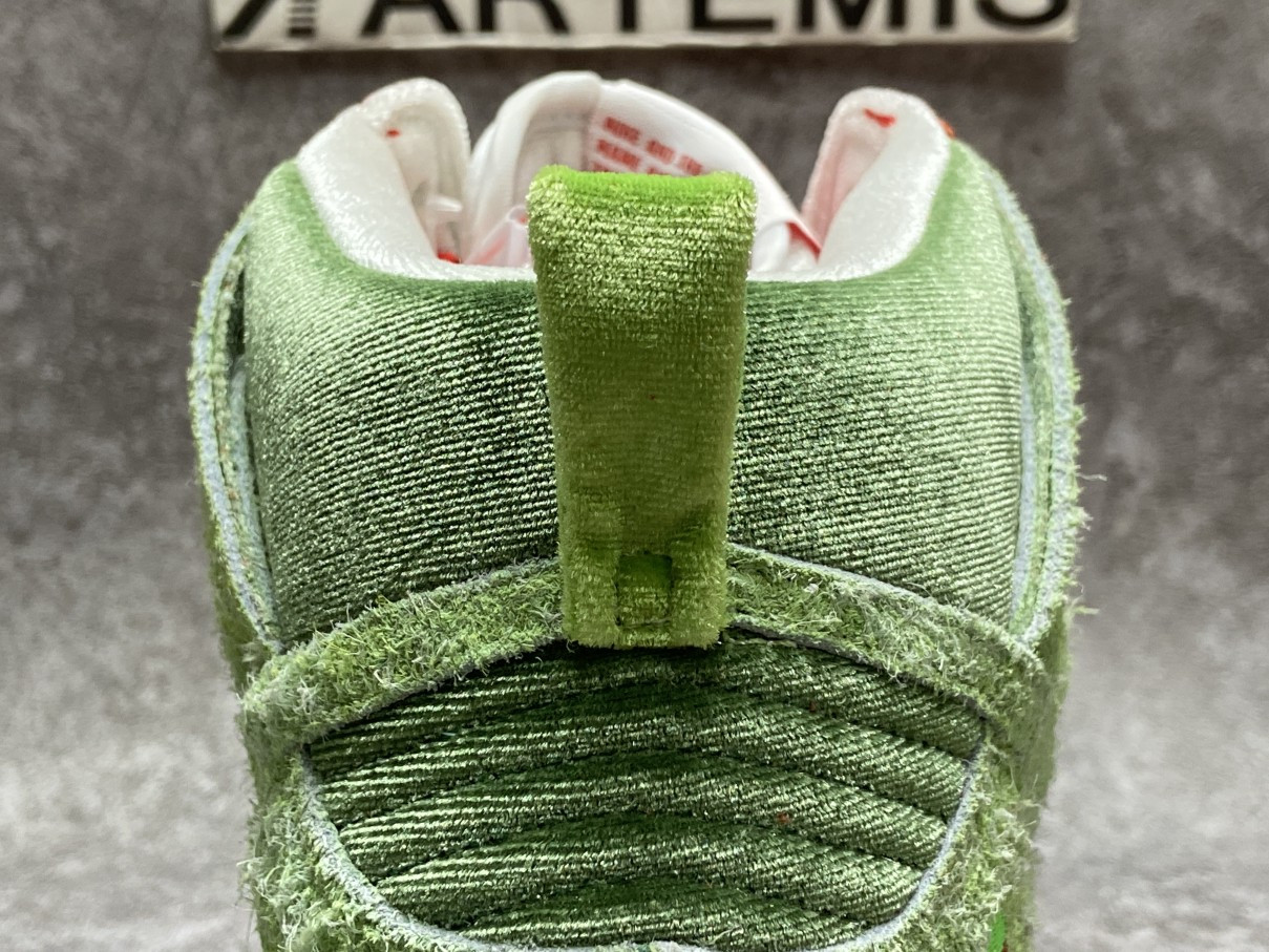 Nike SB Dunk High Strawberry Cough