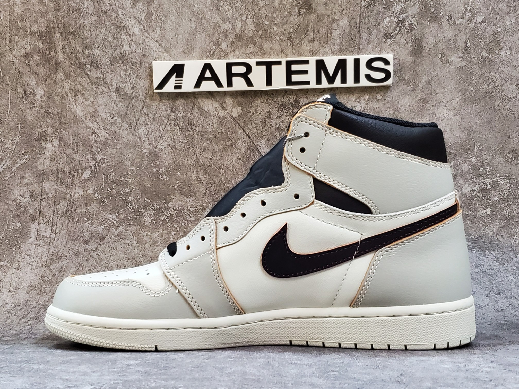 Air Jordan 1 Retro High OG Defiant SB NYC to Paris