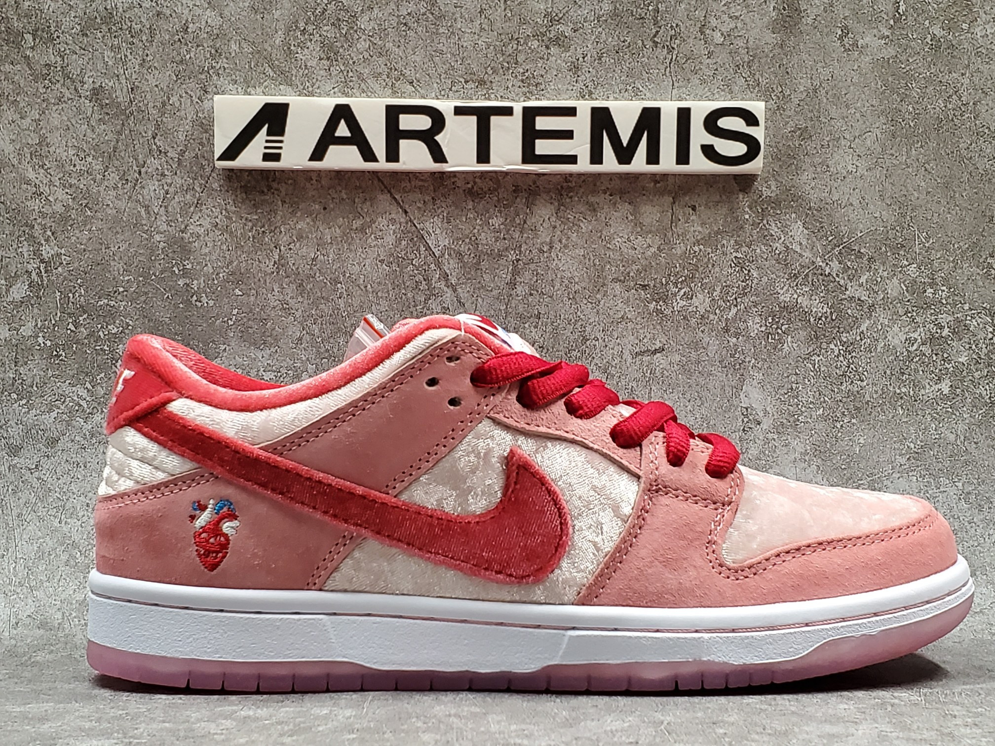 Nike SB Dunk Low StrangeLove Skateboards