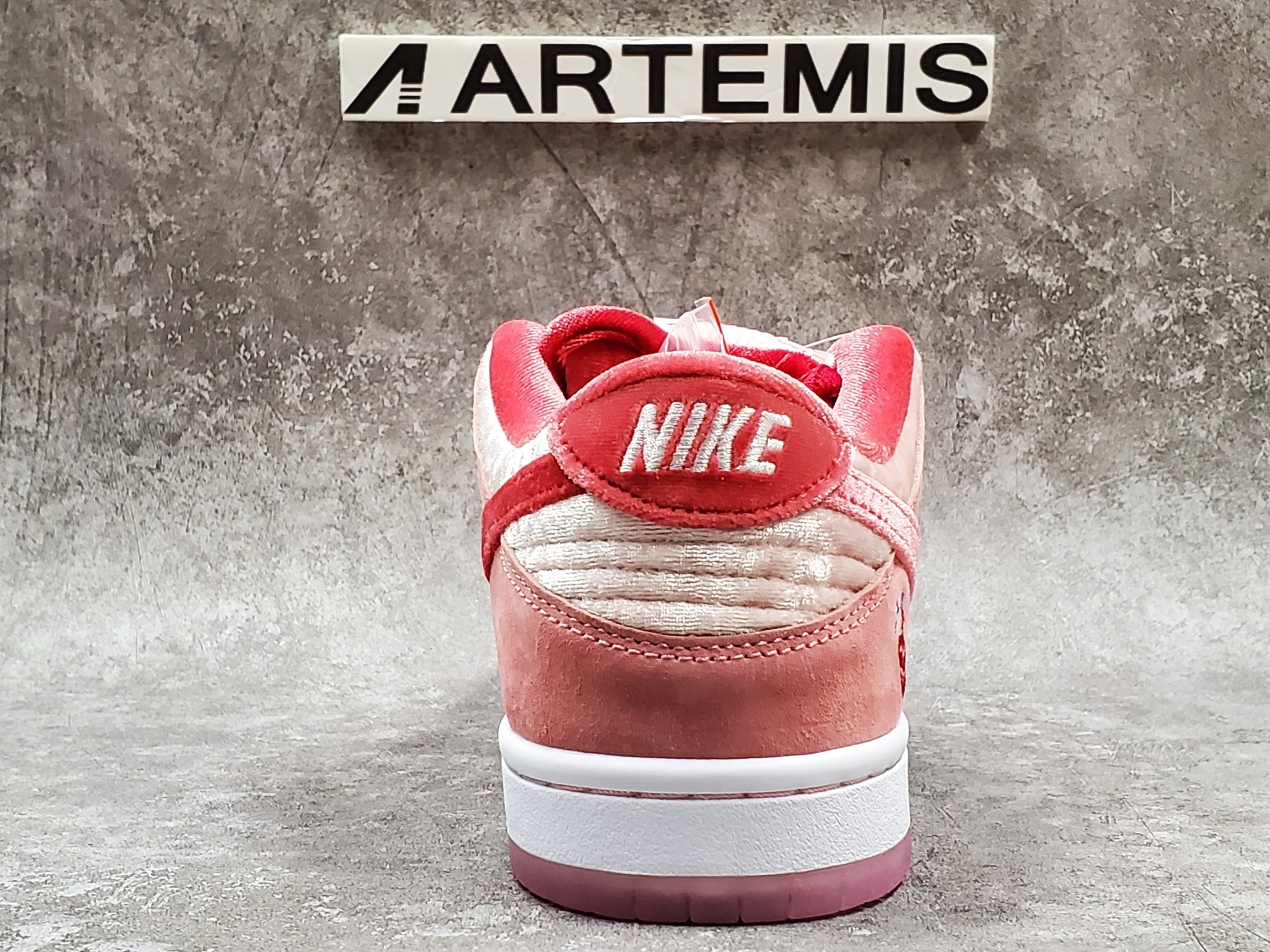 Nike SB Dunk Low StrangeLove Skateboards