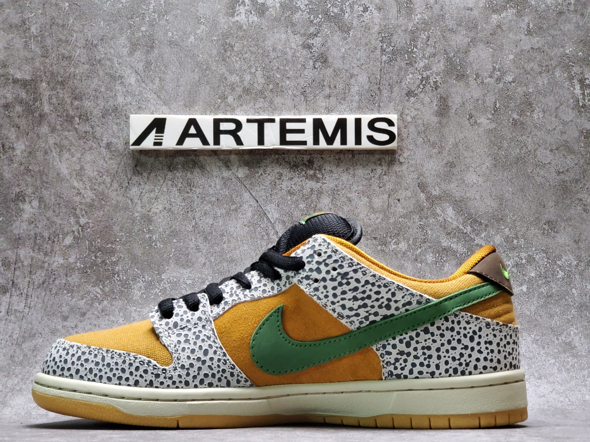 Nike SB Dunk Low Safari