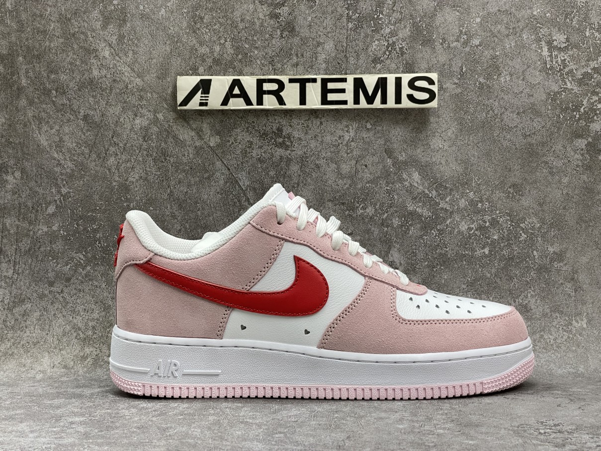 Nike Air Force 1 07 QS Valentine