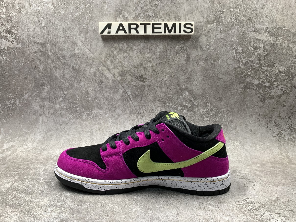 Nike SB Dunk Low Red Plum