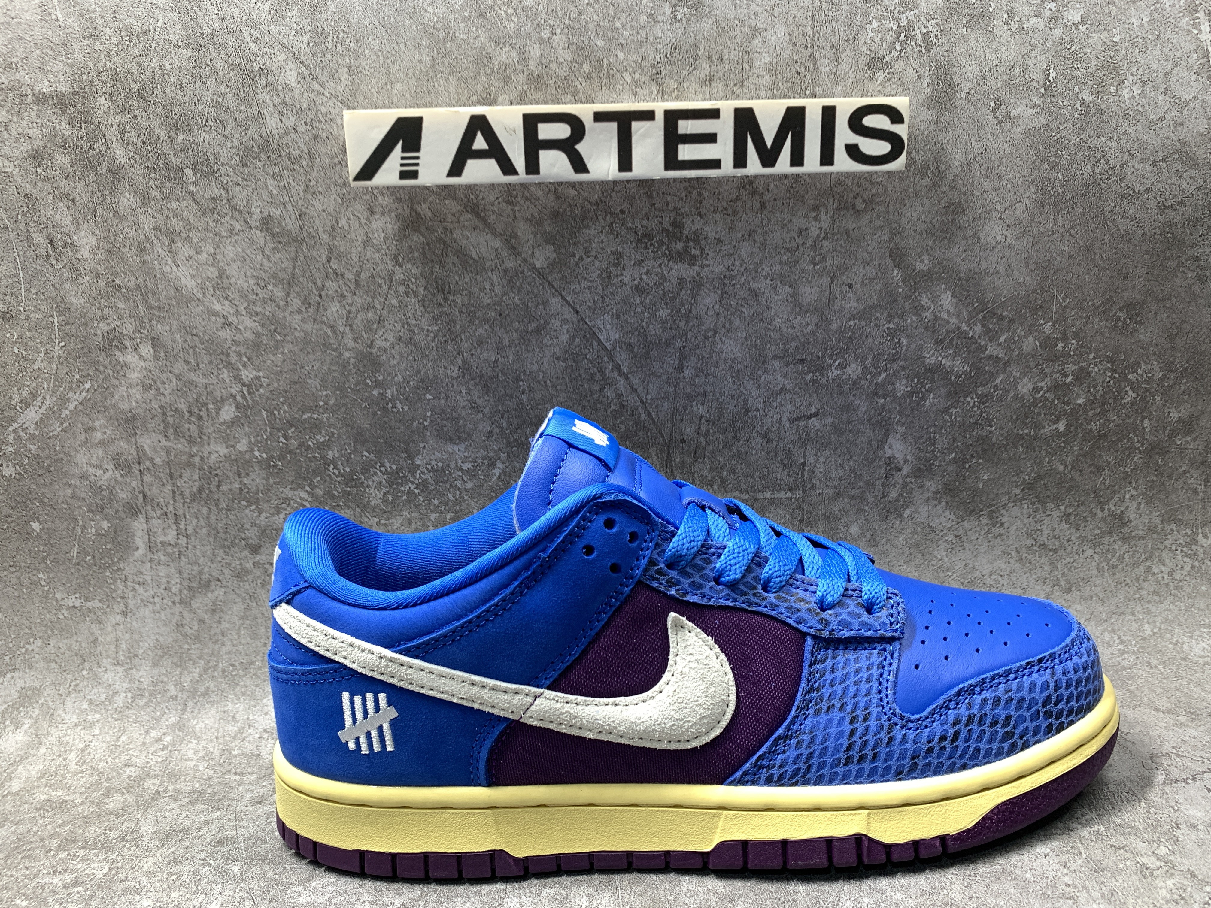 Nike Dunk Low UNDEFEATED Dunk vs. AF1