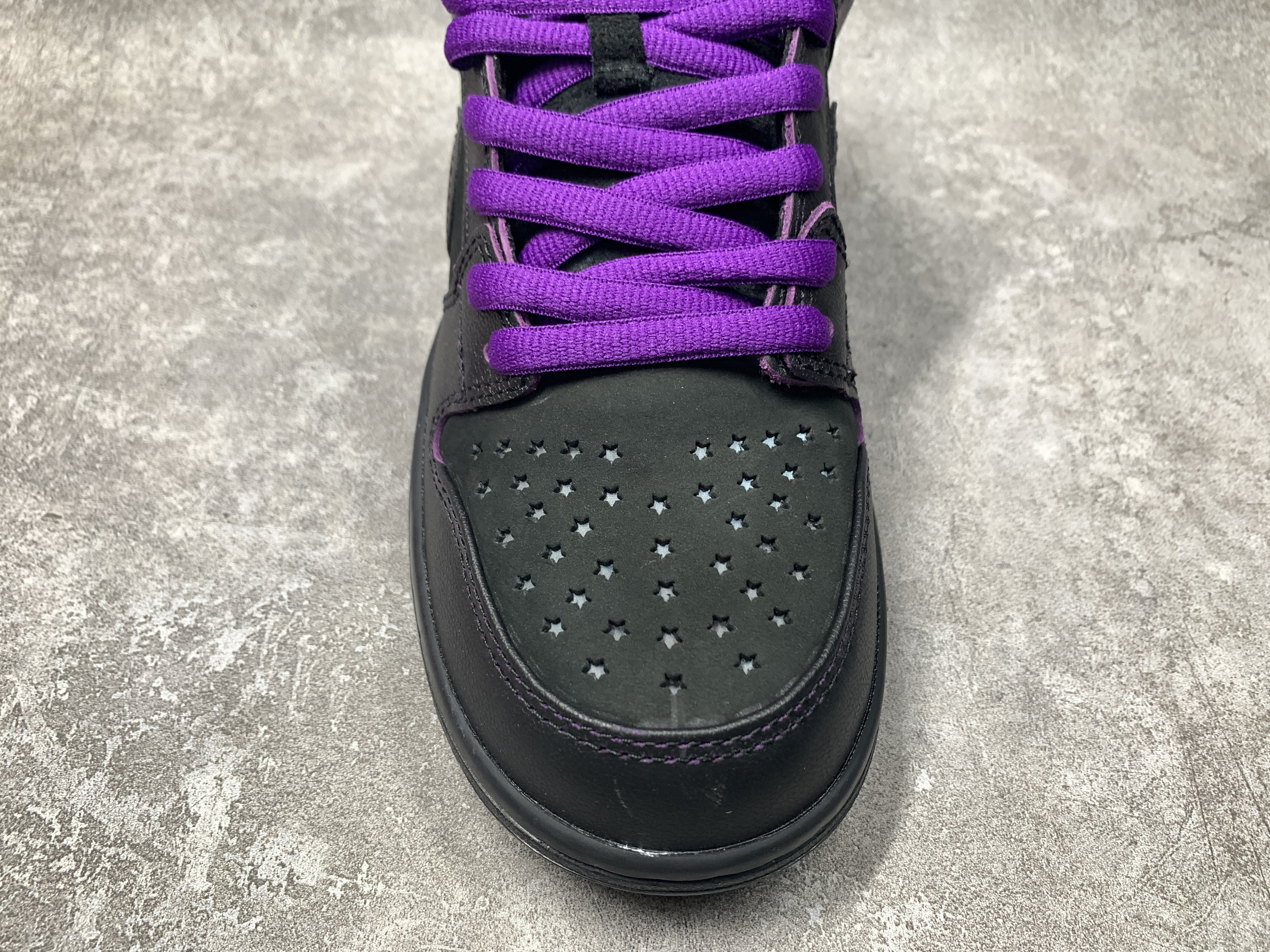 Familia x Nike SB Dunk Low First Avenue