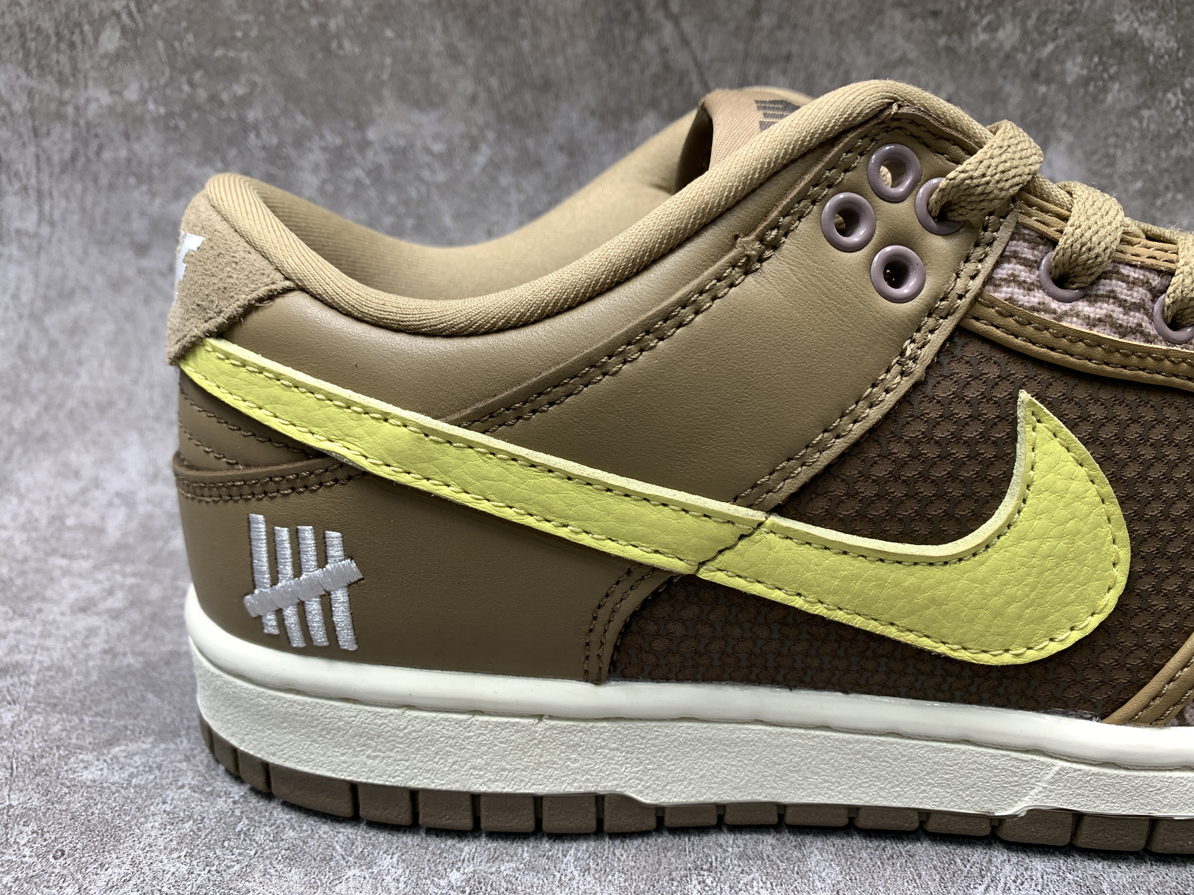 Nike Dunk Low SP UNDEFEATED Canteen Dunk vs. AF1 Pack