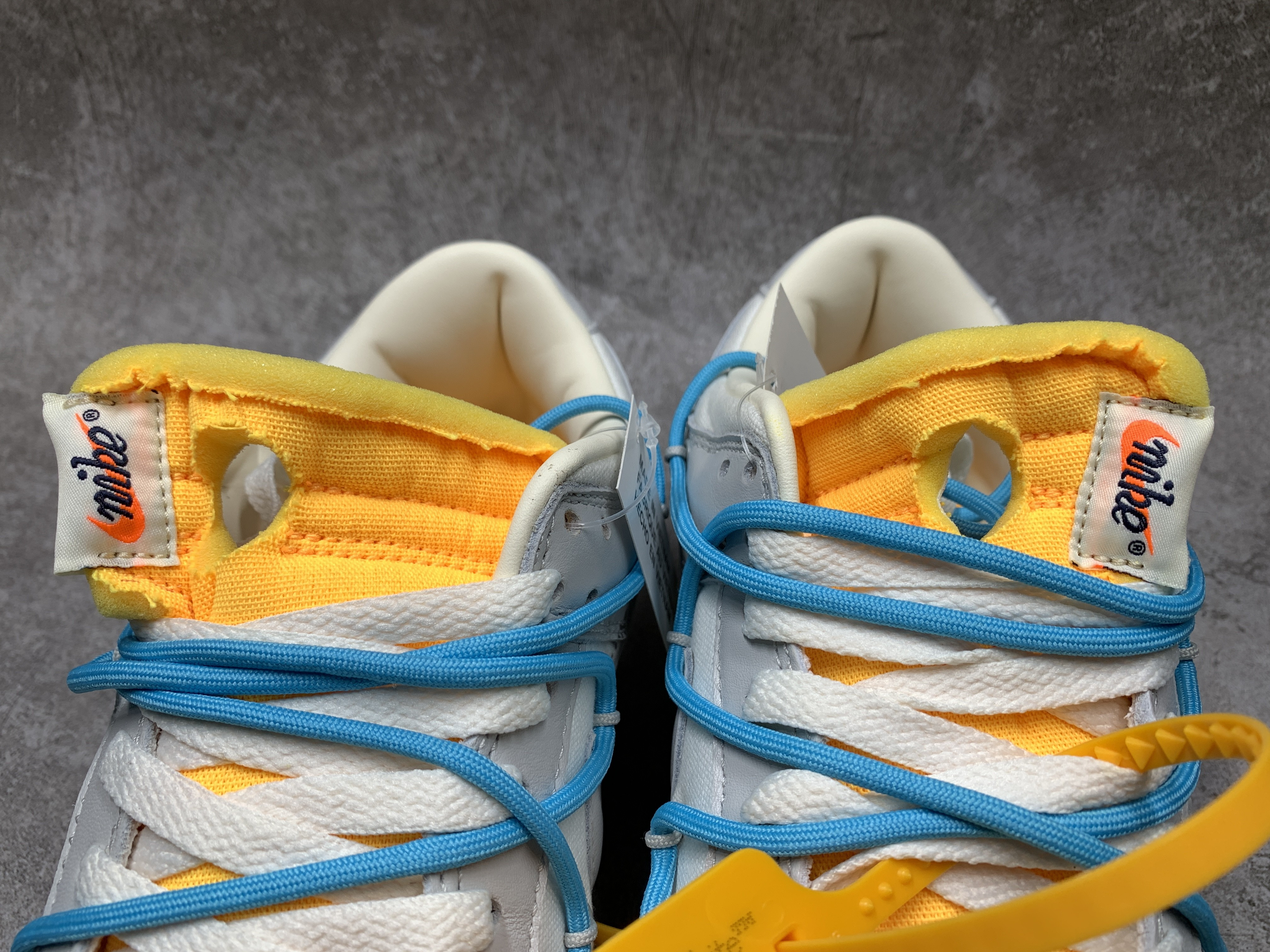 Off-White x Nike Dunk Low 02 of 50