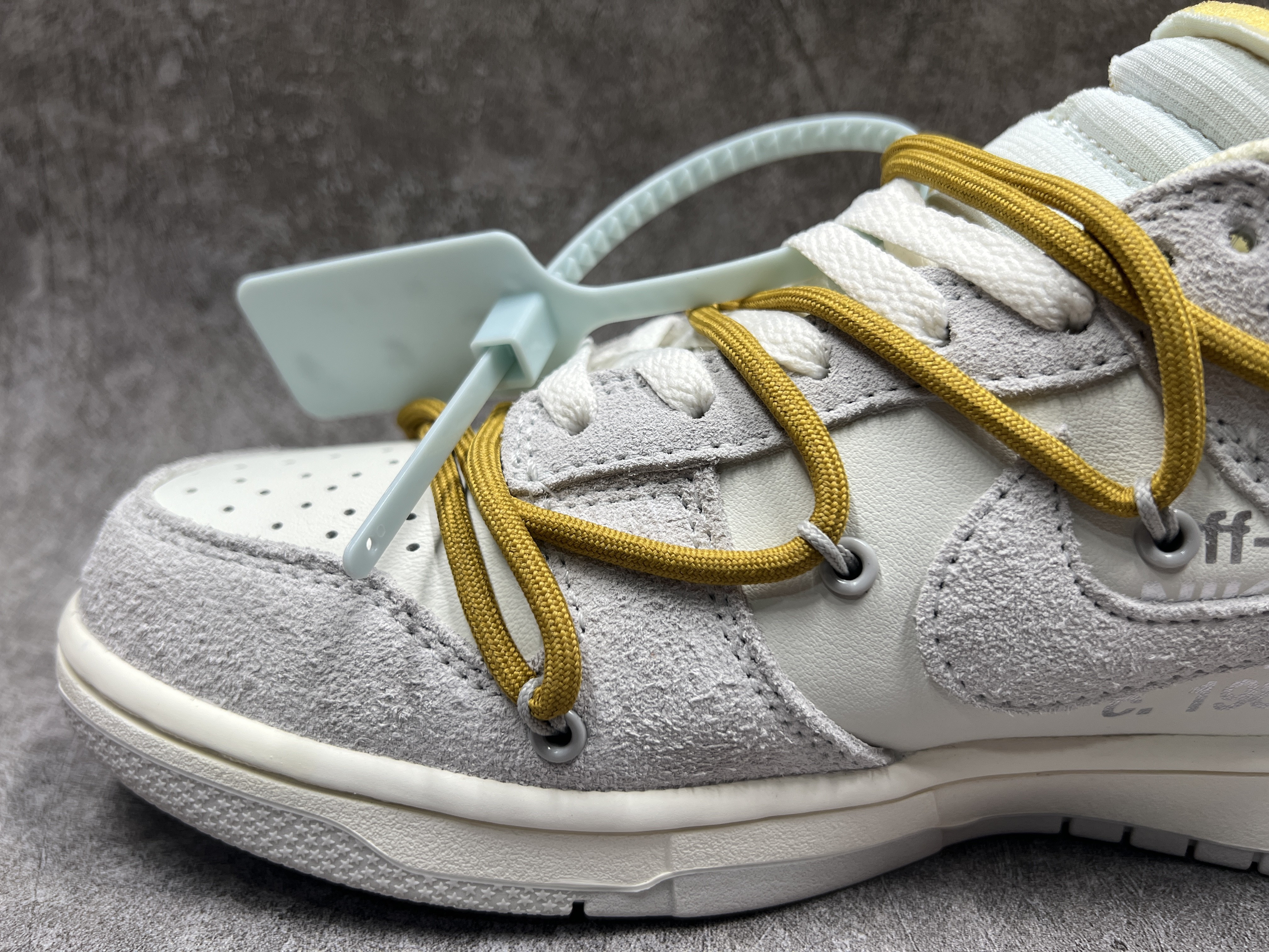 Off-White x Dunk Low Lot 37 of 50