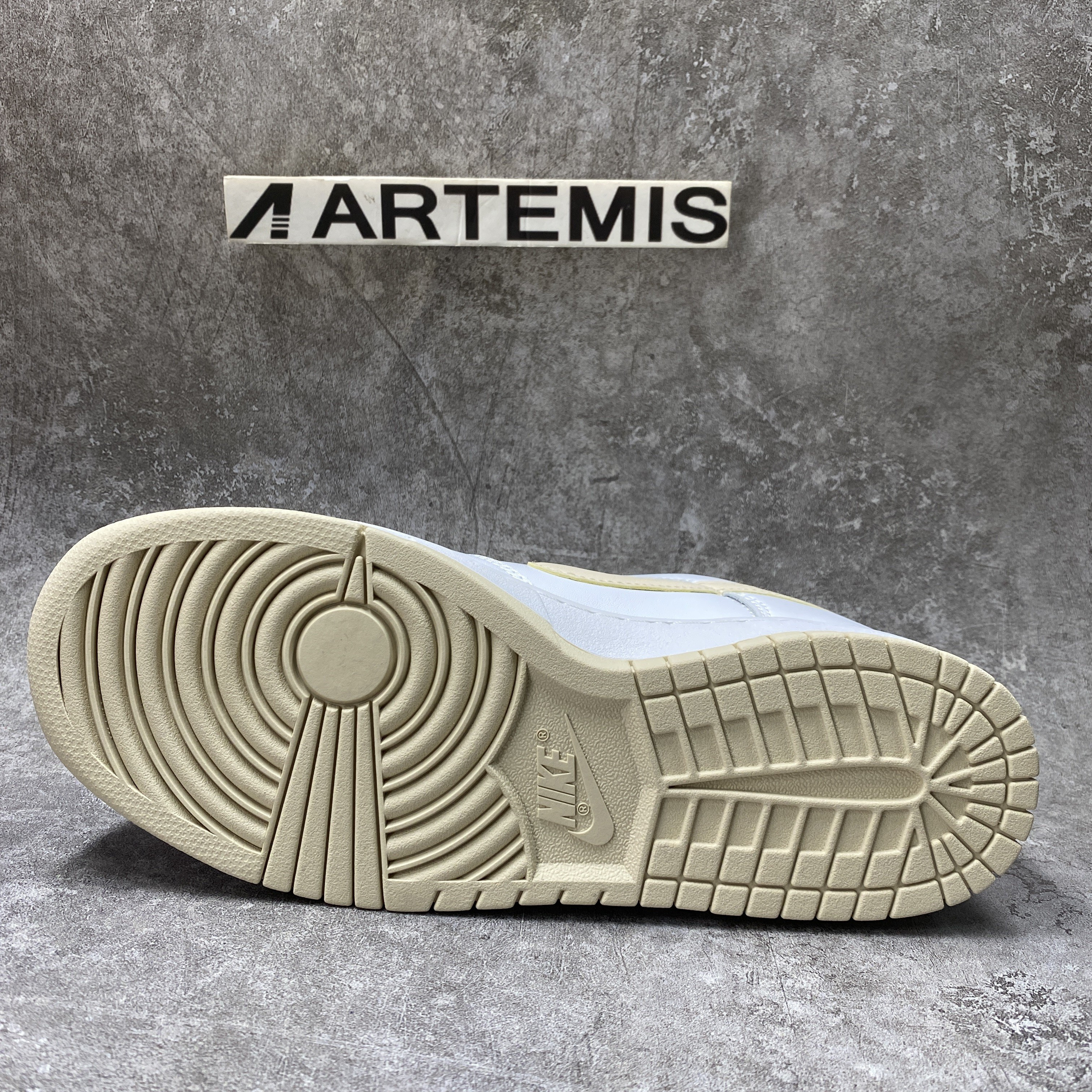 Nike Dunk Low Pearl White