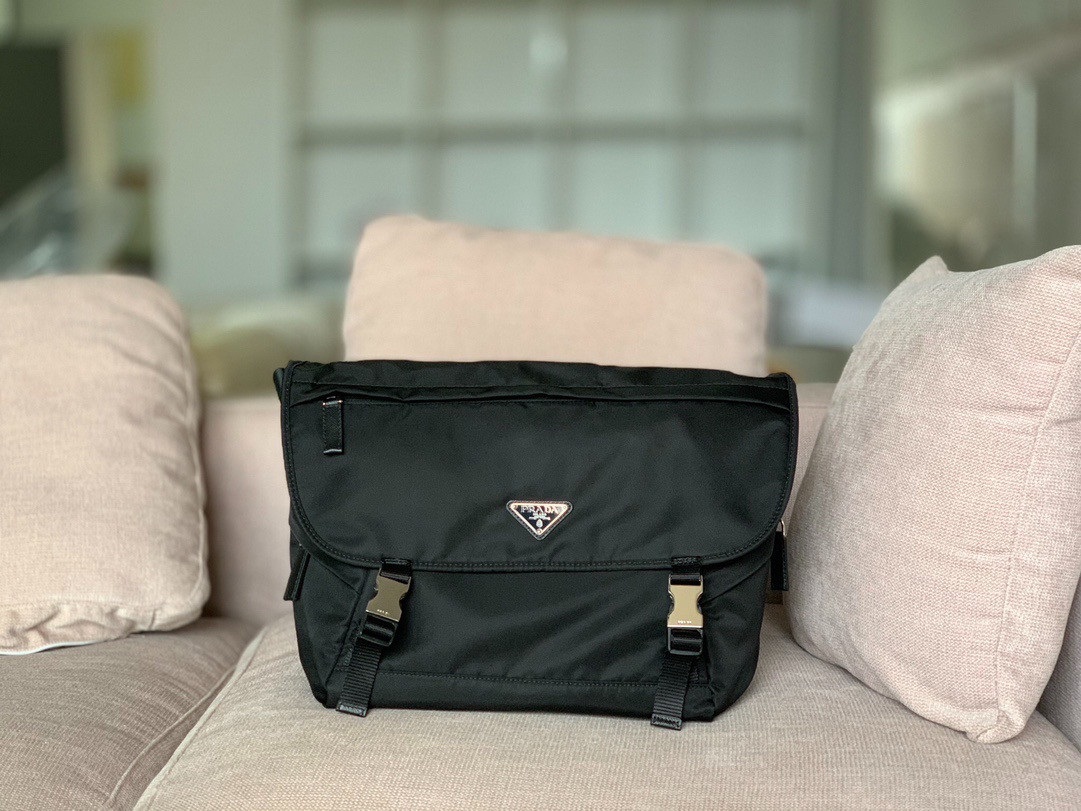 Pra*a re-Nylon messages bag