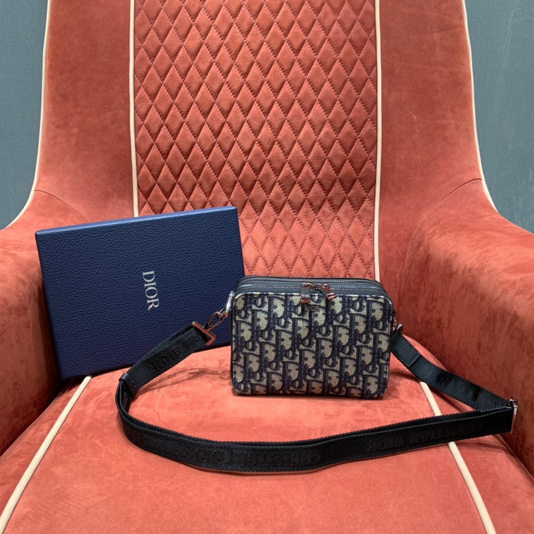D*0r POUCH WITH SHOULDER STRAP 17cm