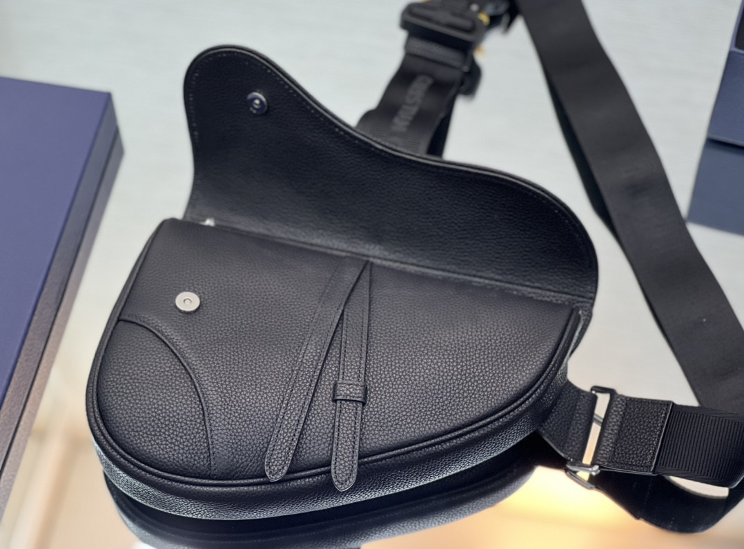 D*0r Saddle Bag Black Grained Calfskin 26 x 19 x 4.5 cm