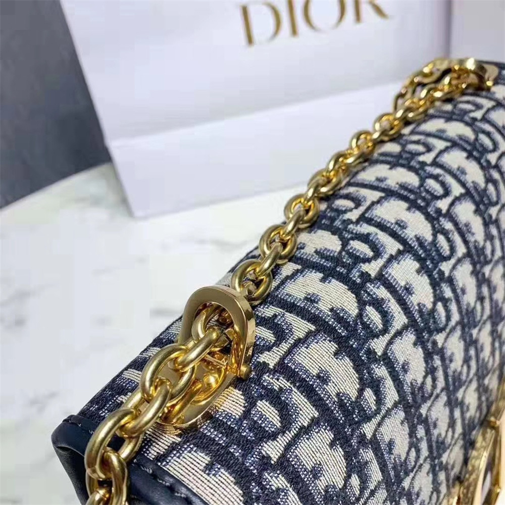 D*0r 30 MONTAIGNE CHAIN BAG Oblique 24x18x8 cm