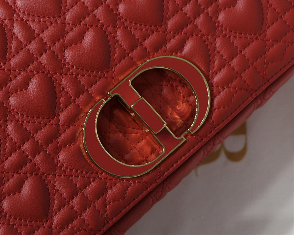 MEDIUM D*0r CARO BAG amour red 25.5 x 15.5 x 8 cm