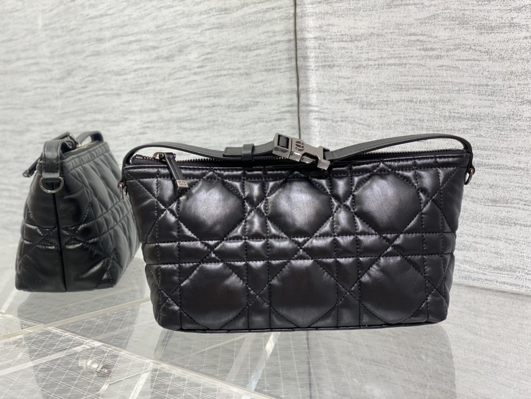 MEDIUM D*0r TRAVEL NOMAD POUCH BLACK