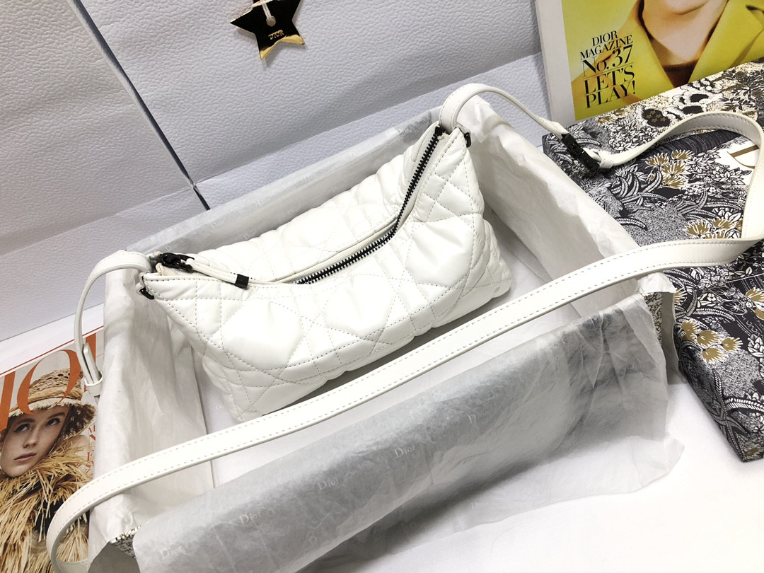 MEDIUM D*0r TRAVEL NOMAD POUCH