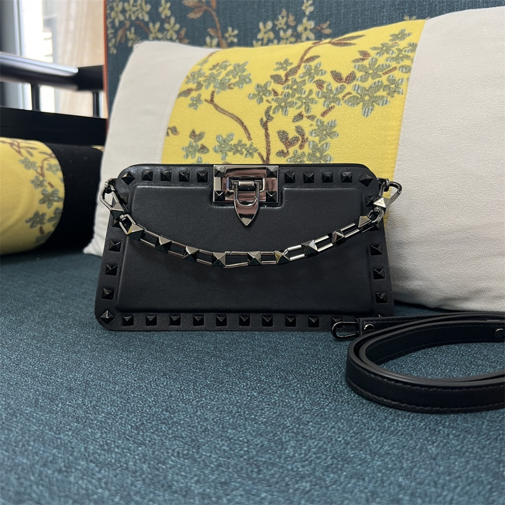va*t*no GARAVANI ROCKSTUD23 SMALL SMOOTH CALFSKIN SHOULDER BAG BLACK