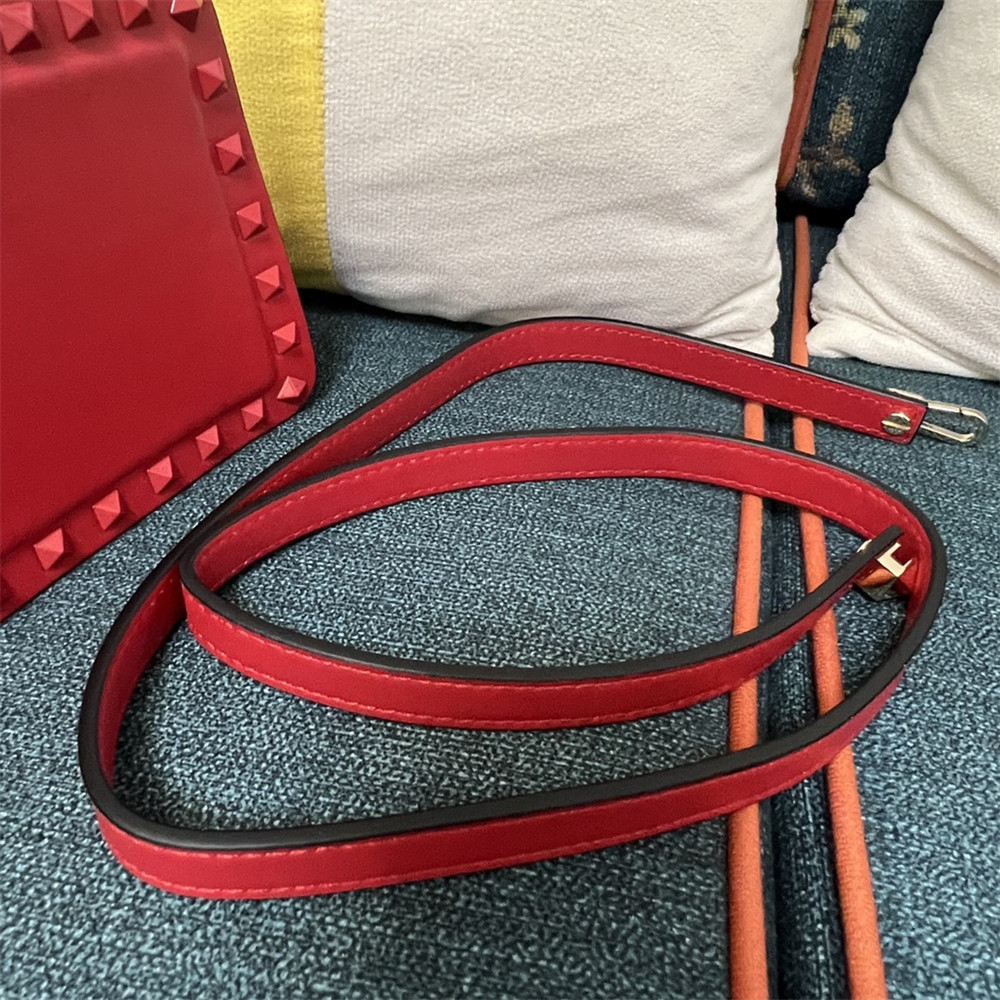 va*t*no GARAVANI ROCKSTUD23 SMALL SMOOTH CALFSKIN SHOULDER BAG RED