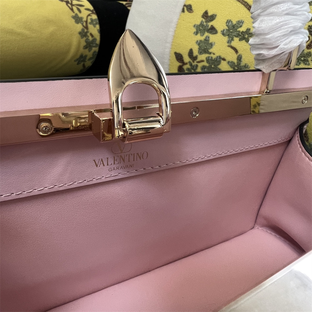 va*t*no GARAVANI ROCKSTUD23 smooth calfskin handbag Pink