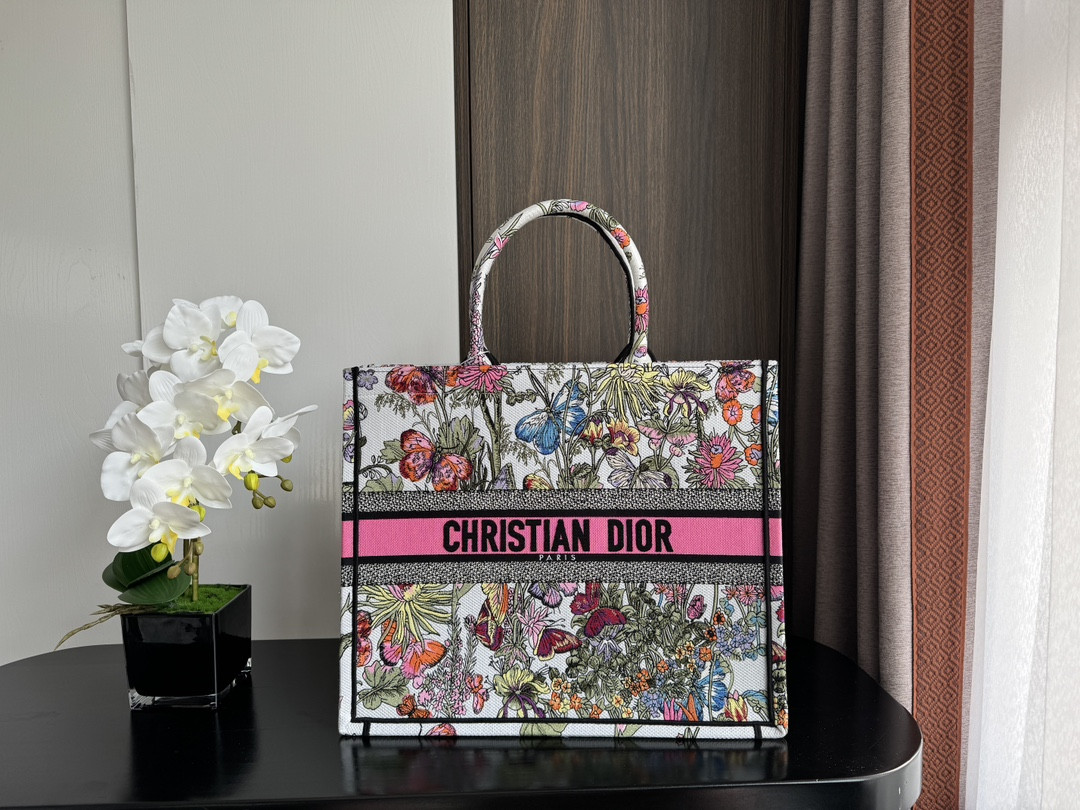 Large D*0r BOOK TOTE WHITE MULTICOLOR MEXICO MILLEFIORI EMBROIDERY 16.5 x 14 x 7.5 inches