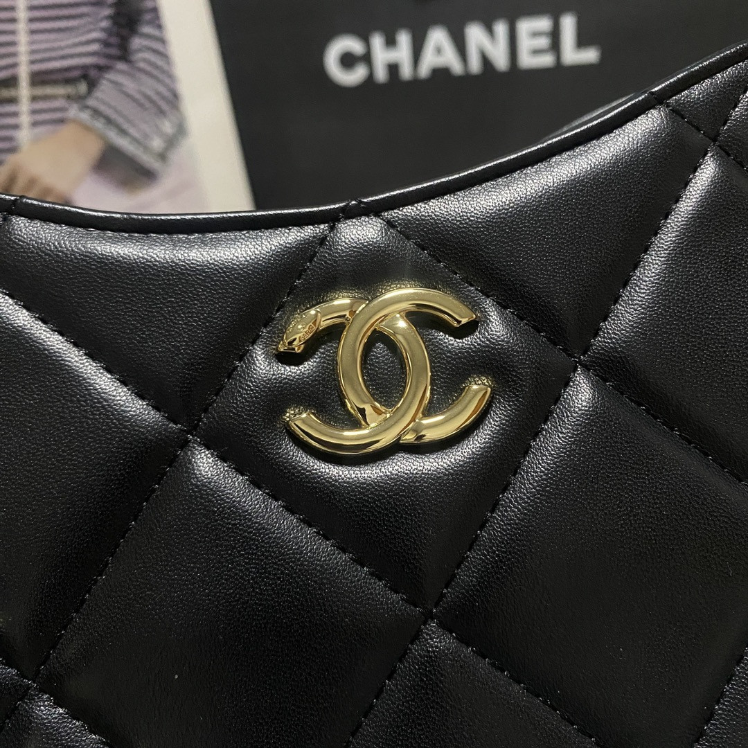 Ch*el Shiny Leather Large Shopper Tote Black 33×21×7.5 cm