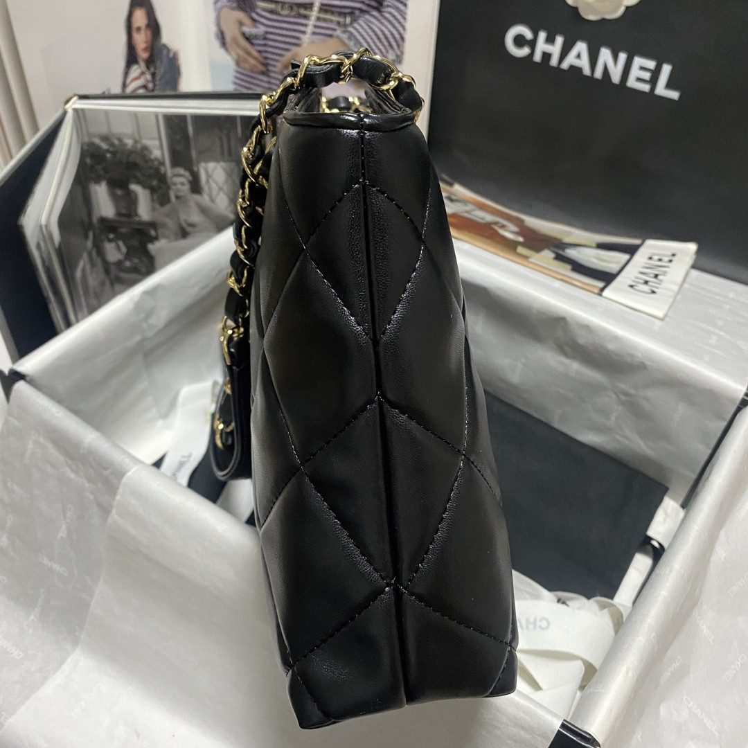Ch*el Shiny Leather Large Shopper Tote Black 33×21×7.5 cm