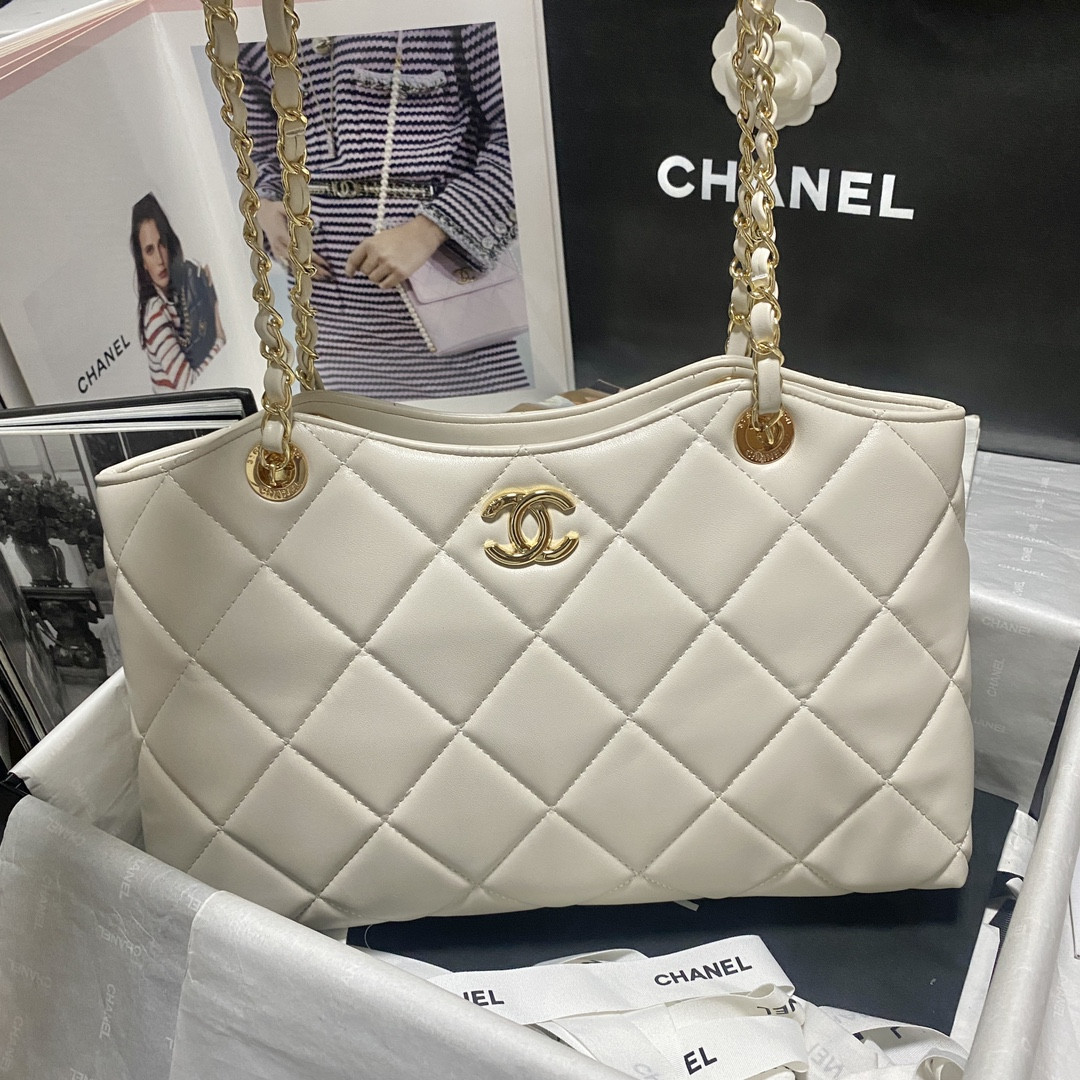 Ch*el Shiny Leather Large Shopper Tote White 33×21×7.5 cm