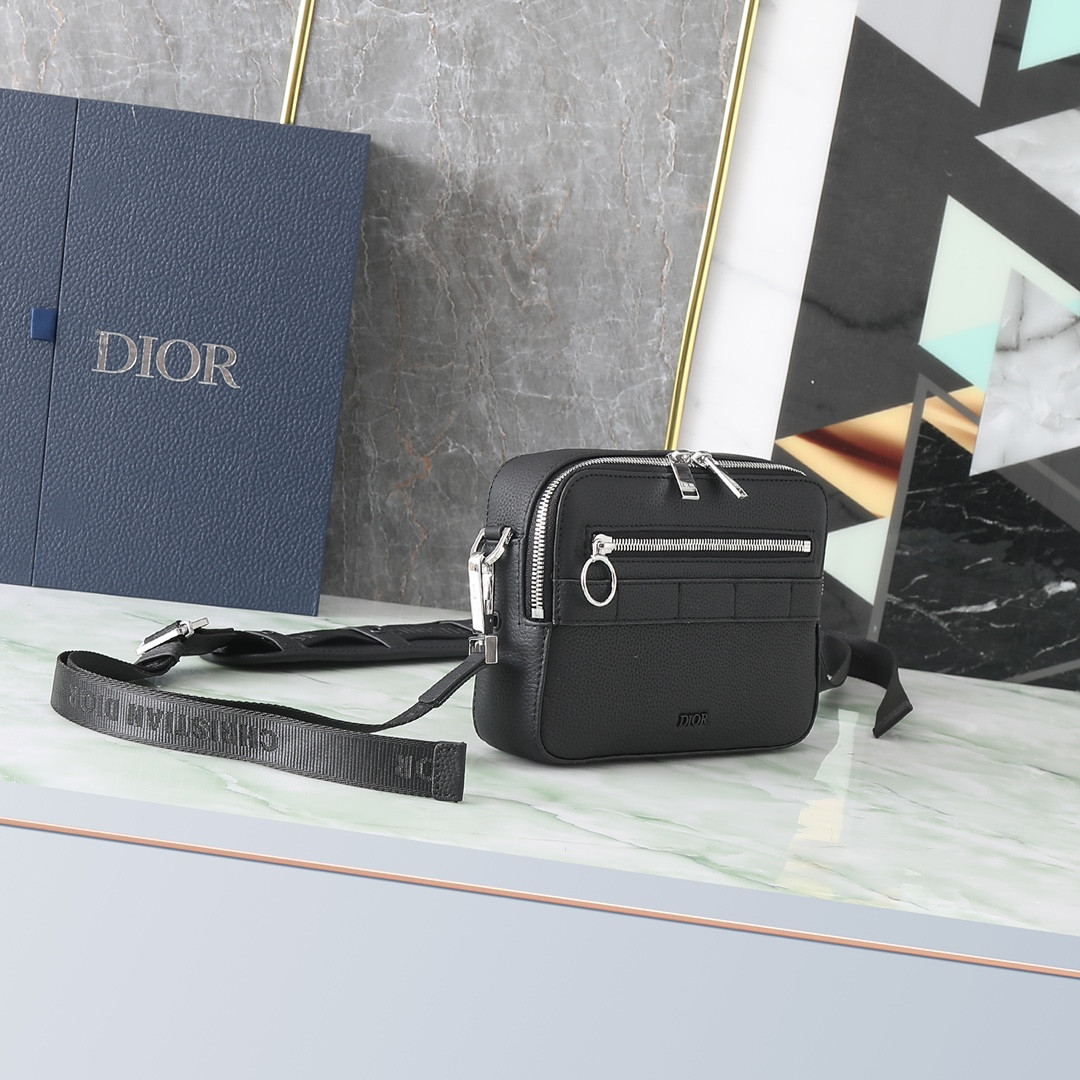 D*0r Safari Bag with Strap Black 8.5 x 6 x 2.5 inches