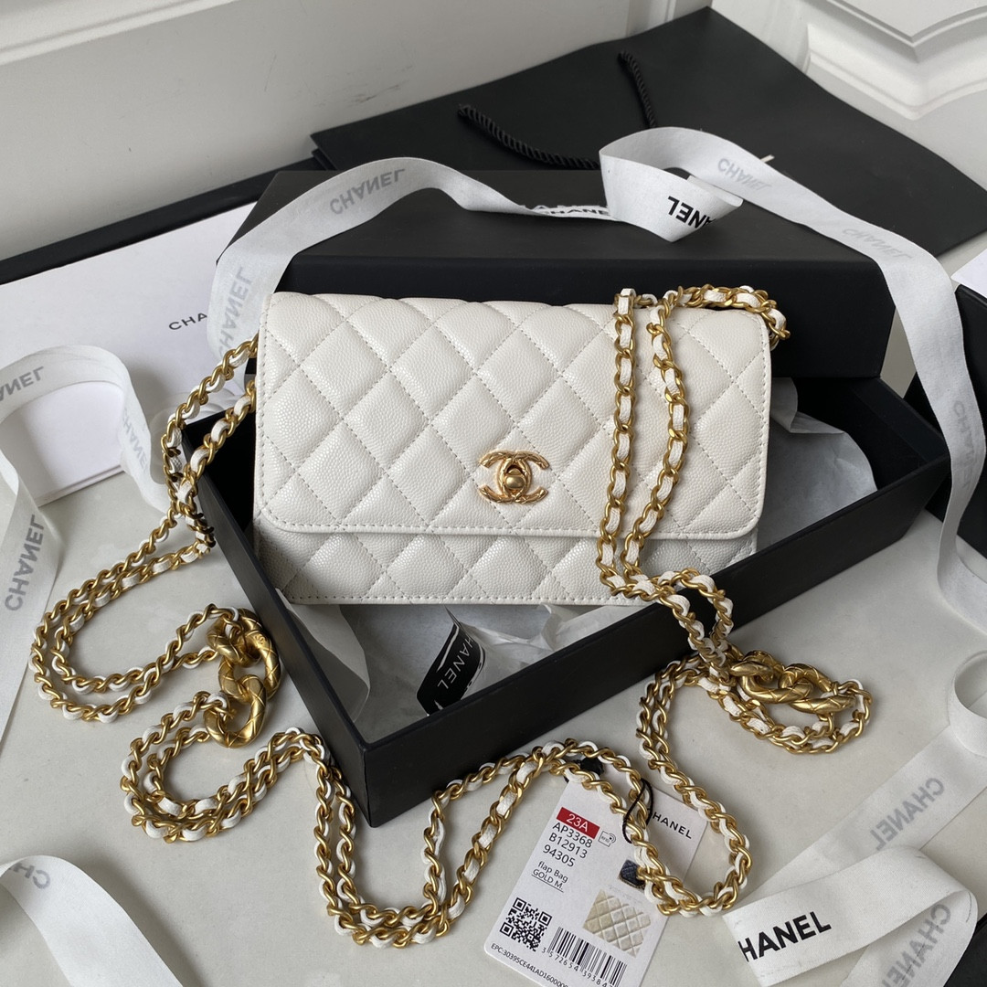 Ch*el CLASSIC WALLET ON CHAIN WHITE 4.8 × 7.5 × 1.4 in