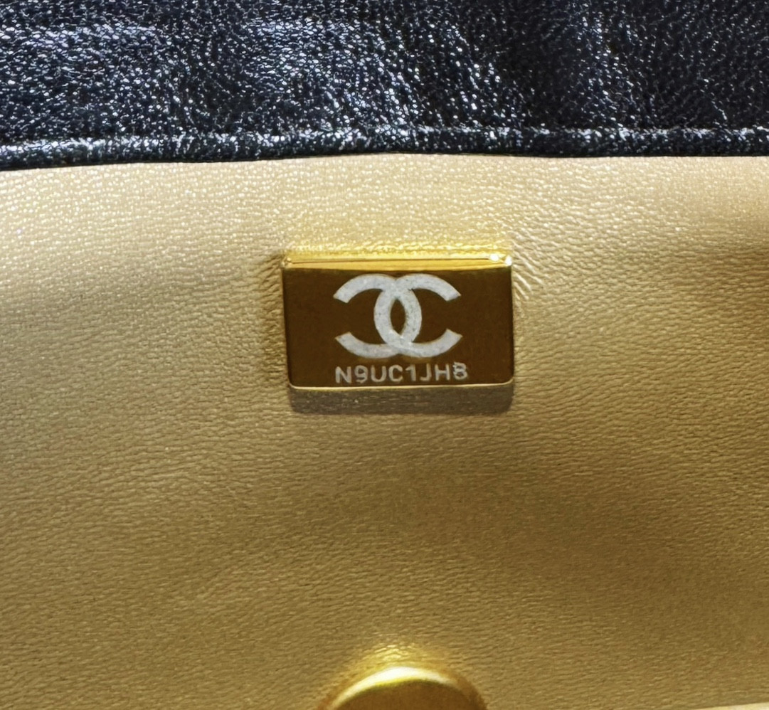 Ch*el CLASSIC HANDBAG Pearl Chain 13x20.5x6.5cm